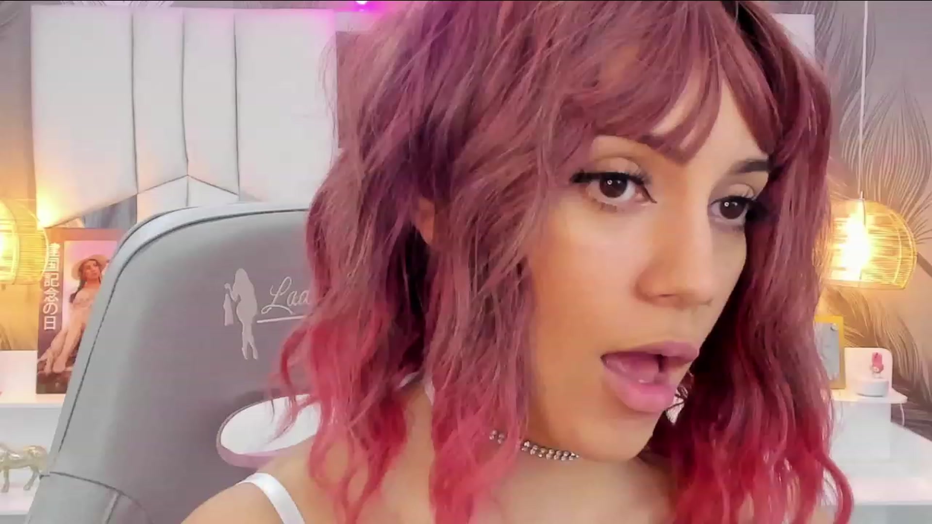 Gallery image thumbnail from SkinnyVeronik's myfreecams stream on, 11/15/2022, 14:35 image 14 of 20
