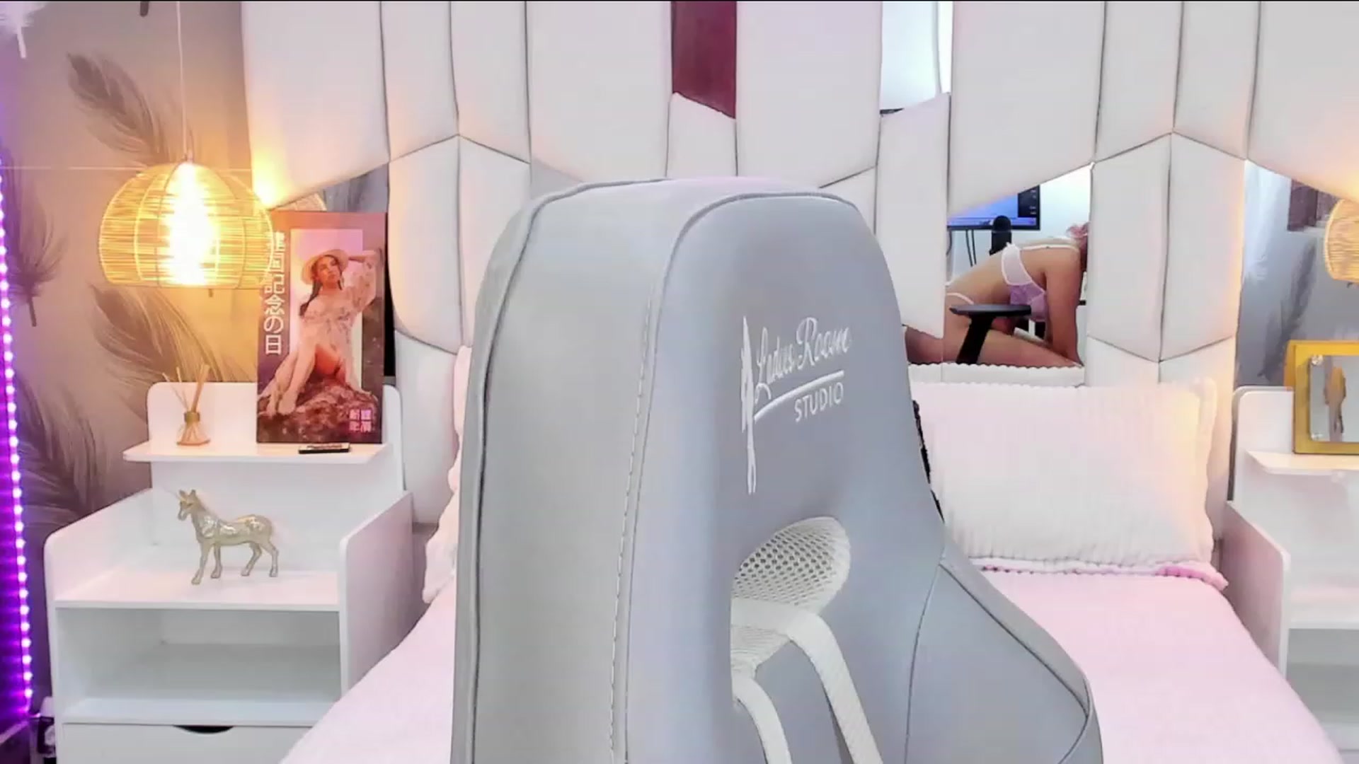 Gallery image thumbnail from SkinnyVeronik's myfreecams stream on, 11/15/2022, 14:35 image 5 of 20
