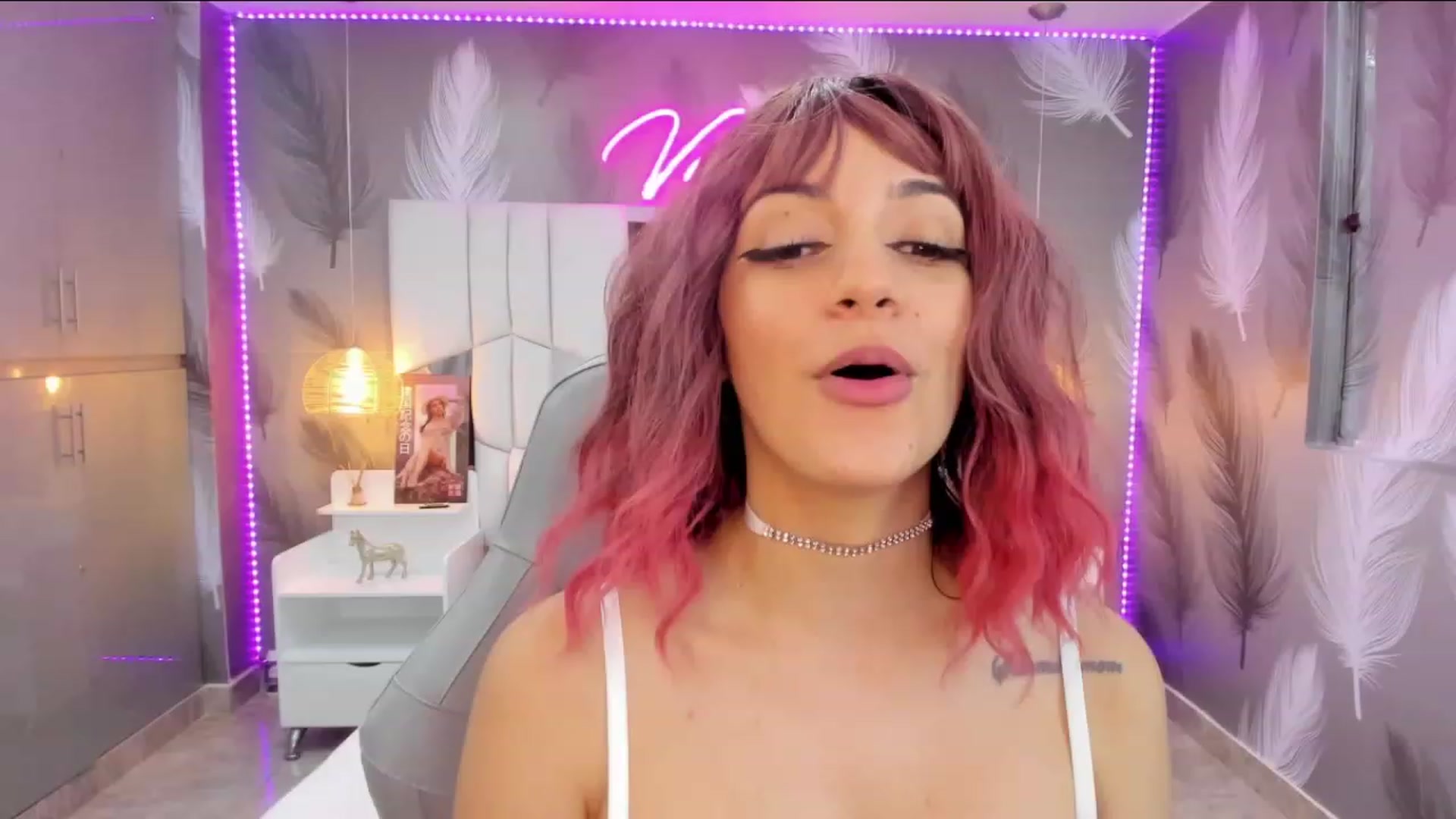 Gallery image thumbnail from SkinnyVeronik's myfreecams stream on, 11/15/2022, 14:35 image 17 of 20