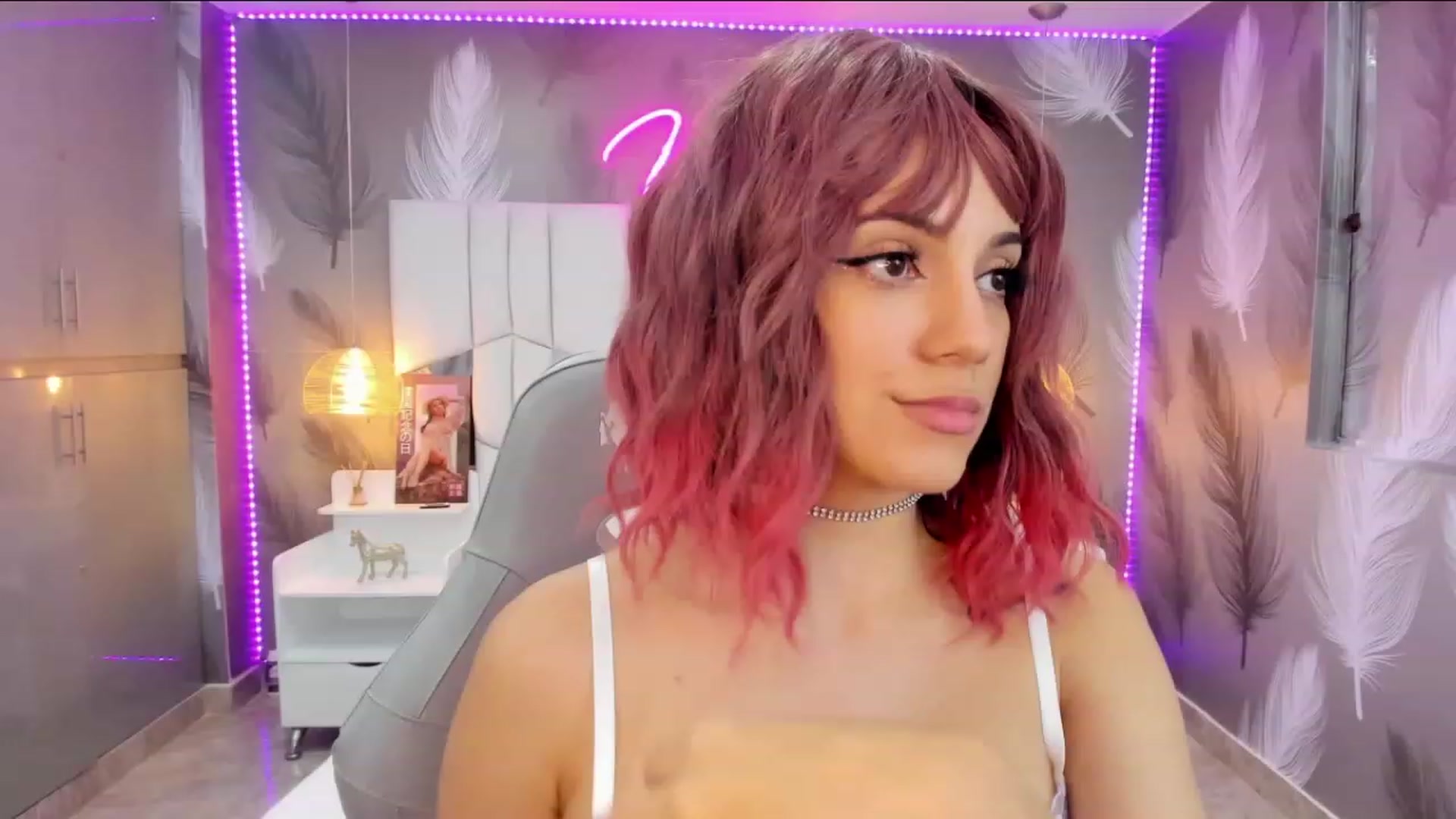 Gallery image thumbnail from SkinnyVeronik's myfreecams stream on, 11/15/2022, 14:35 image 18 of 20