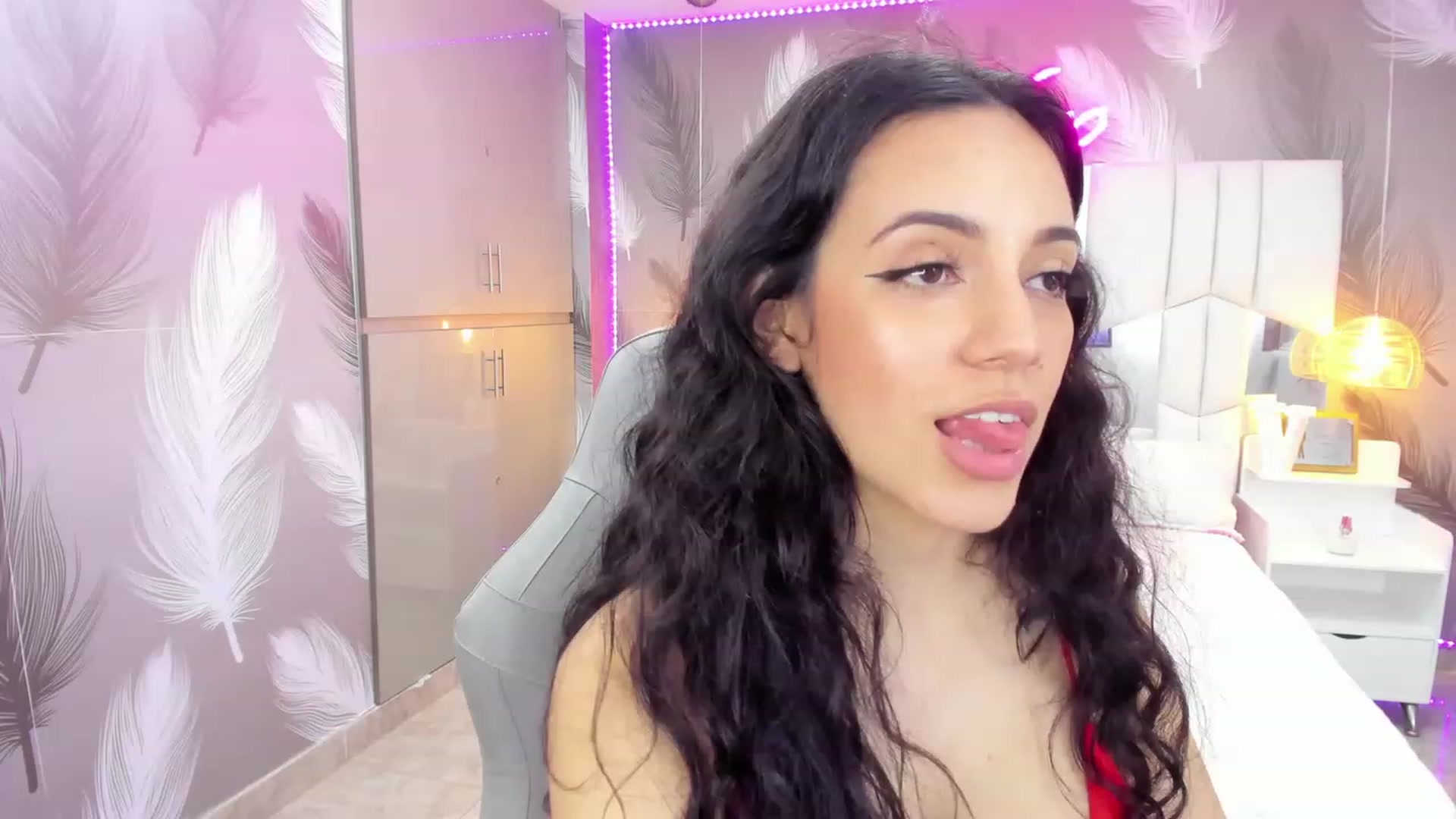 Gallery image thumbnail from SkinnyVeronik's myfreecams stream on, 11/16/2022, 16:30 image 9 of 20