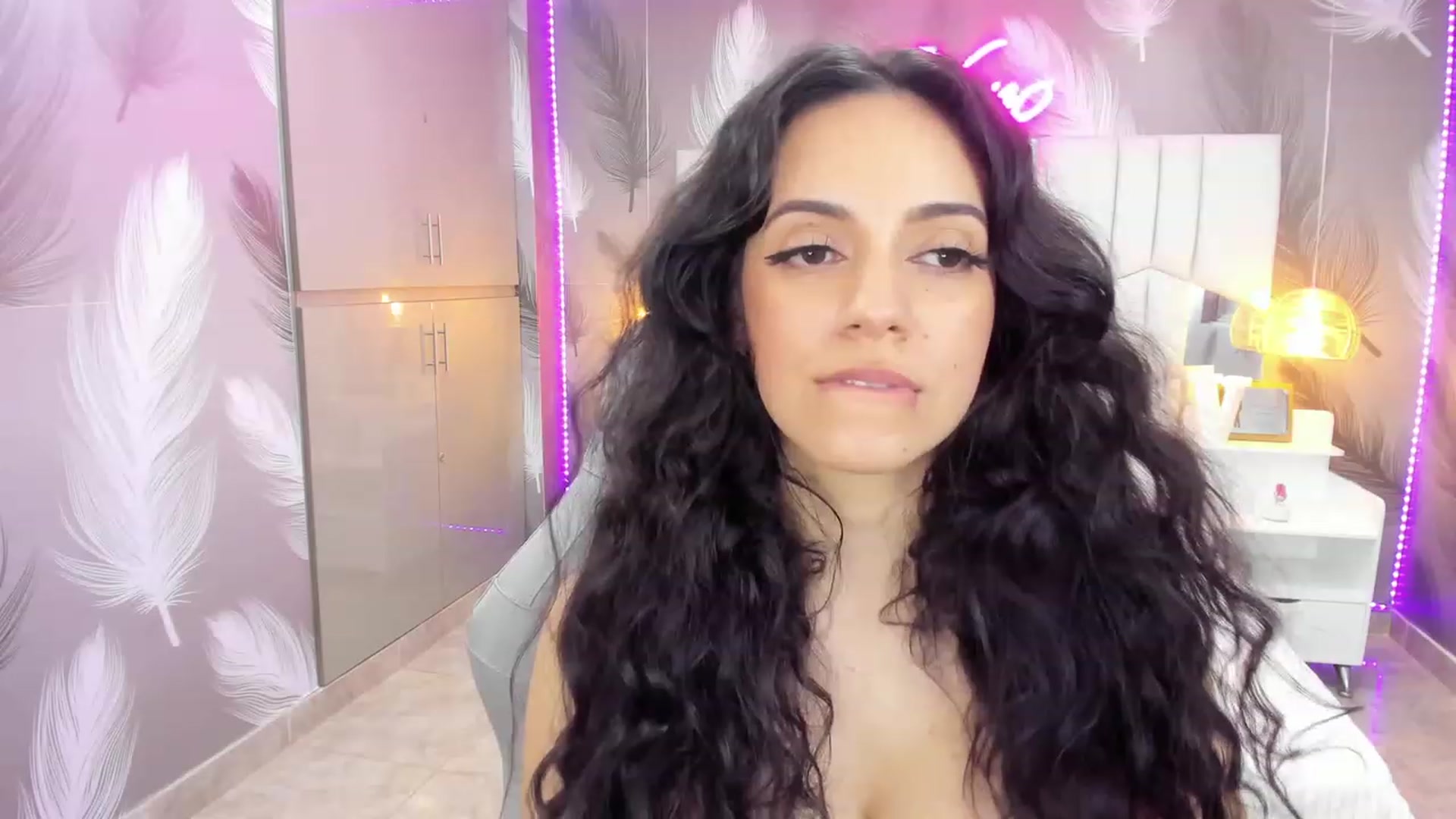 Gallery image thumbnail from SkinnyVeronik's myfreecams stream on, 11/16/2022, 16:30 image 19 of 20