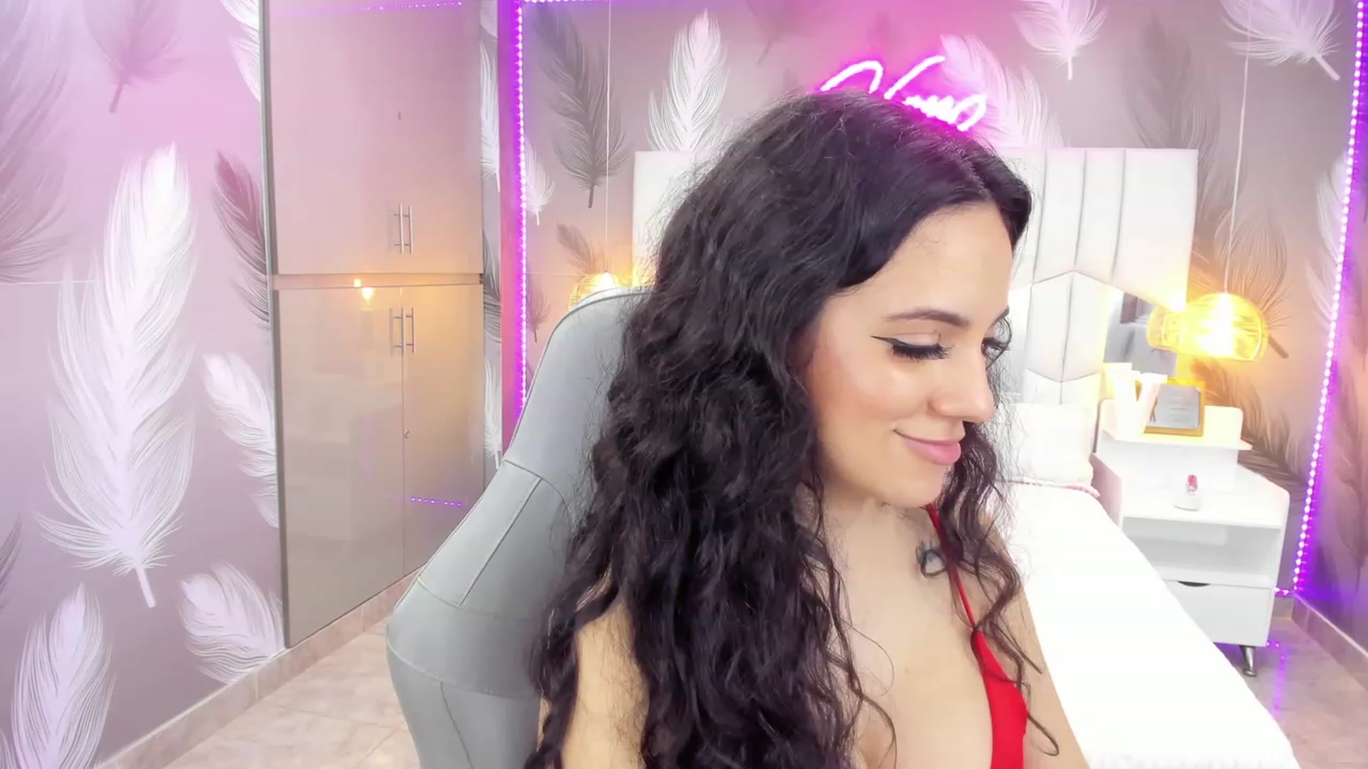 Gallery image thumbnail from SkinnyVeronik's myfreecams stream on, 11/16/2022, 16:30 image 17 of 20