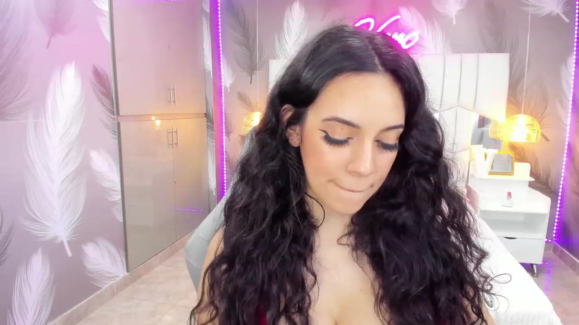 Gallery image thumbnail from SkinnyVeronik's myfreecams stream on, 11/16/2022, 16:30 image 20 of 20