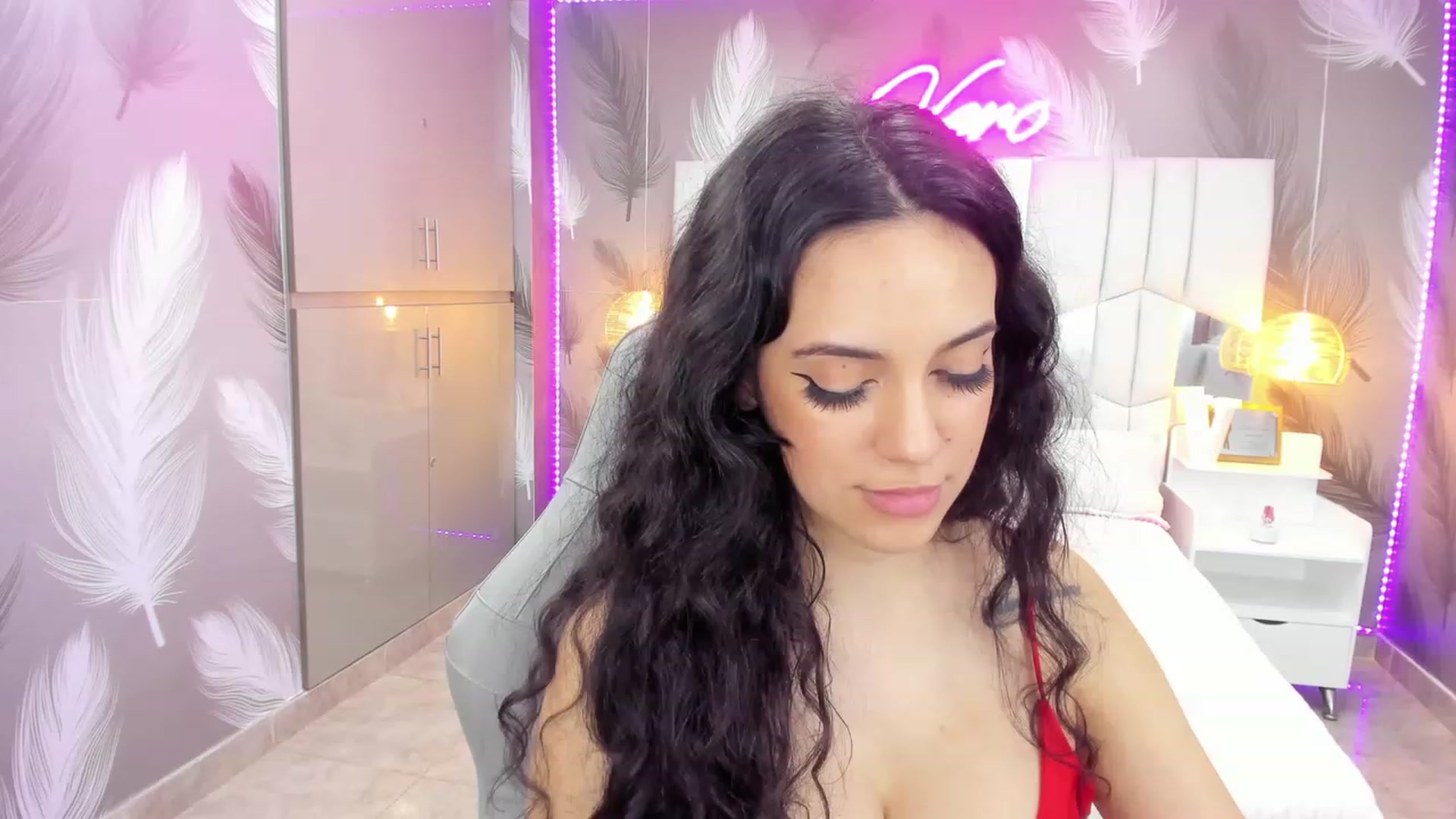Gallery image thumbnail from SkinnyVeronik's myfreecams stream on, 11/16/2022, 16:30 image 15 of 20
