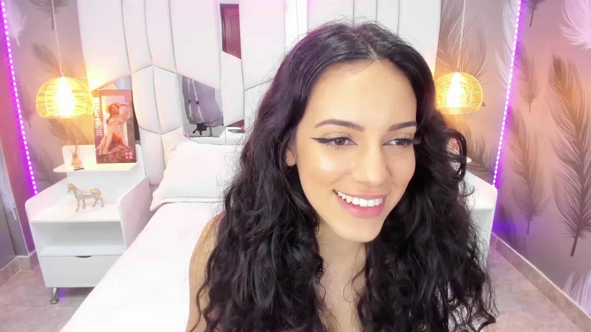 Gallery image thumbnail from SkinnyVeronik's myfreecams stream on, 11/17/2022, 15:58 image 4 of 20