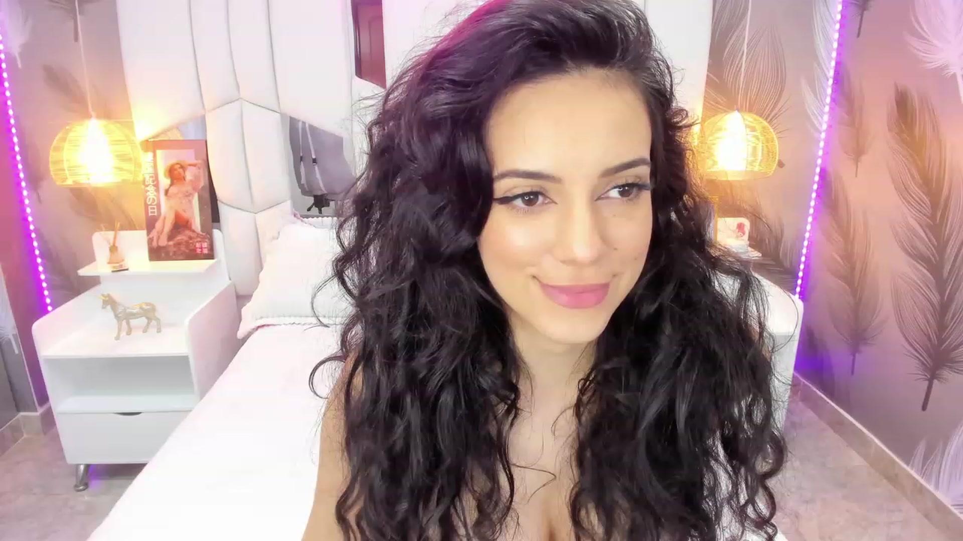 Gallery image thumbnail from SkinnyVeronik's myfreecams stream on, 11/17/2022, 15:58 image 7 of 20