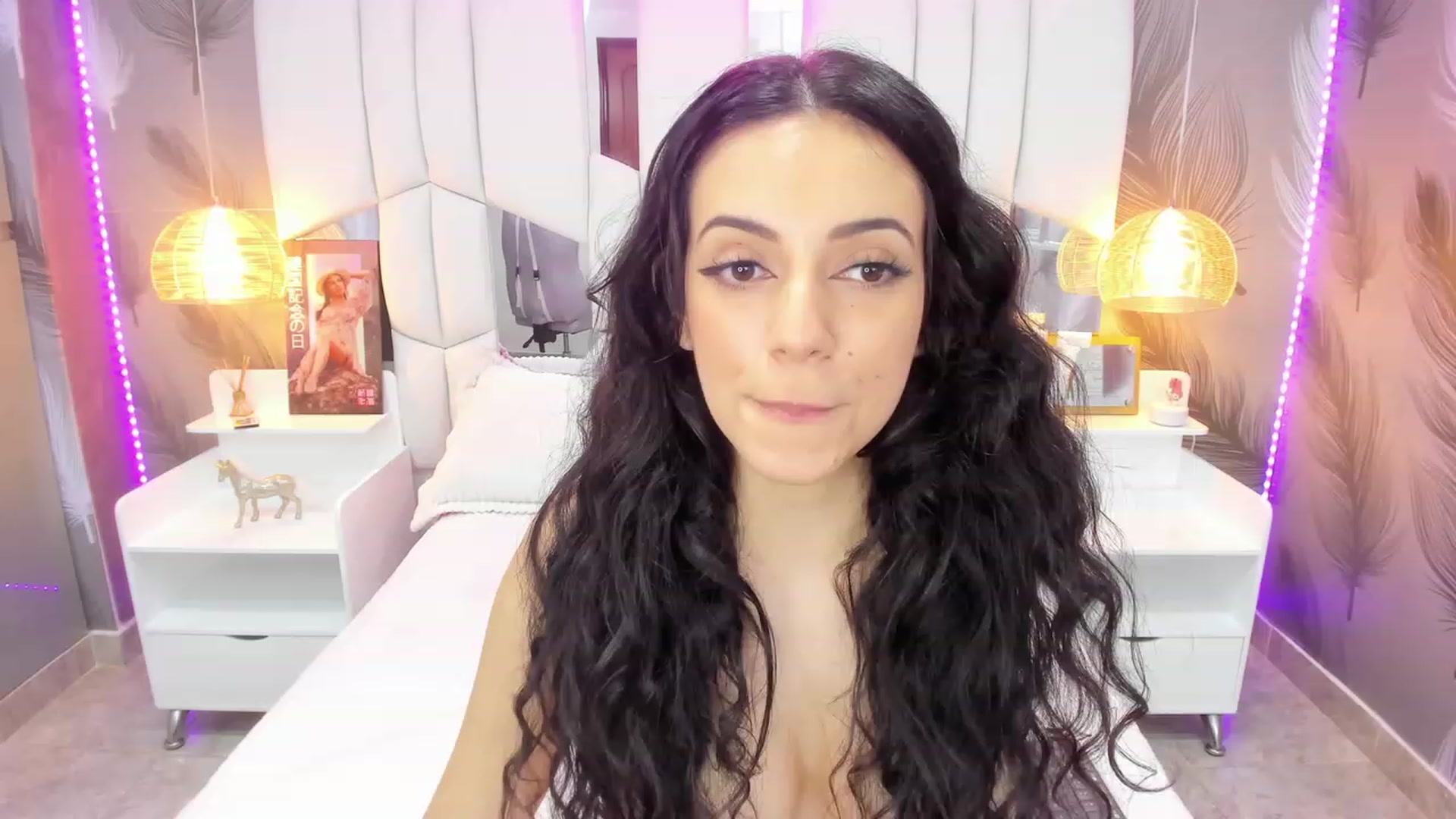 Gallery image thumbnail from SkinnyVeronik's myfreecams stream on, 11/17/2022, 15:58 image 14 of 20