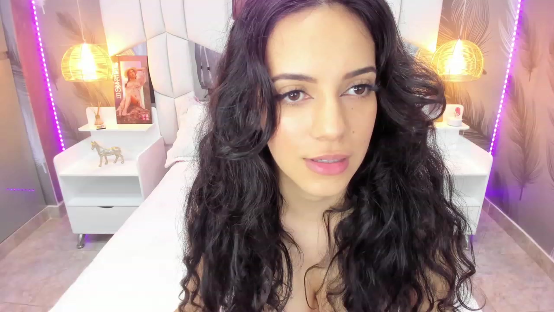 Gallery image thumbnail from SkinnyVeronik's myfreecams stream on, 11/17/2022, 15:58 image 13 of 20