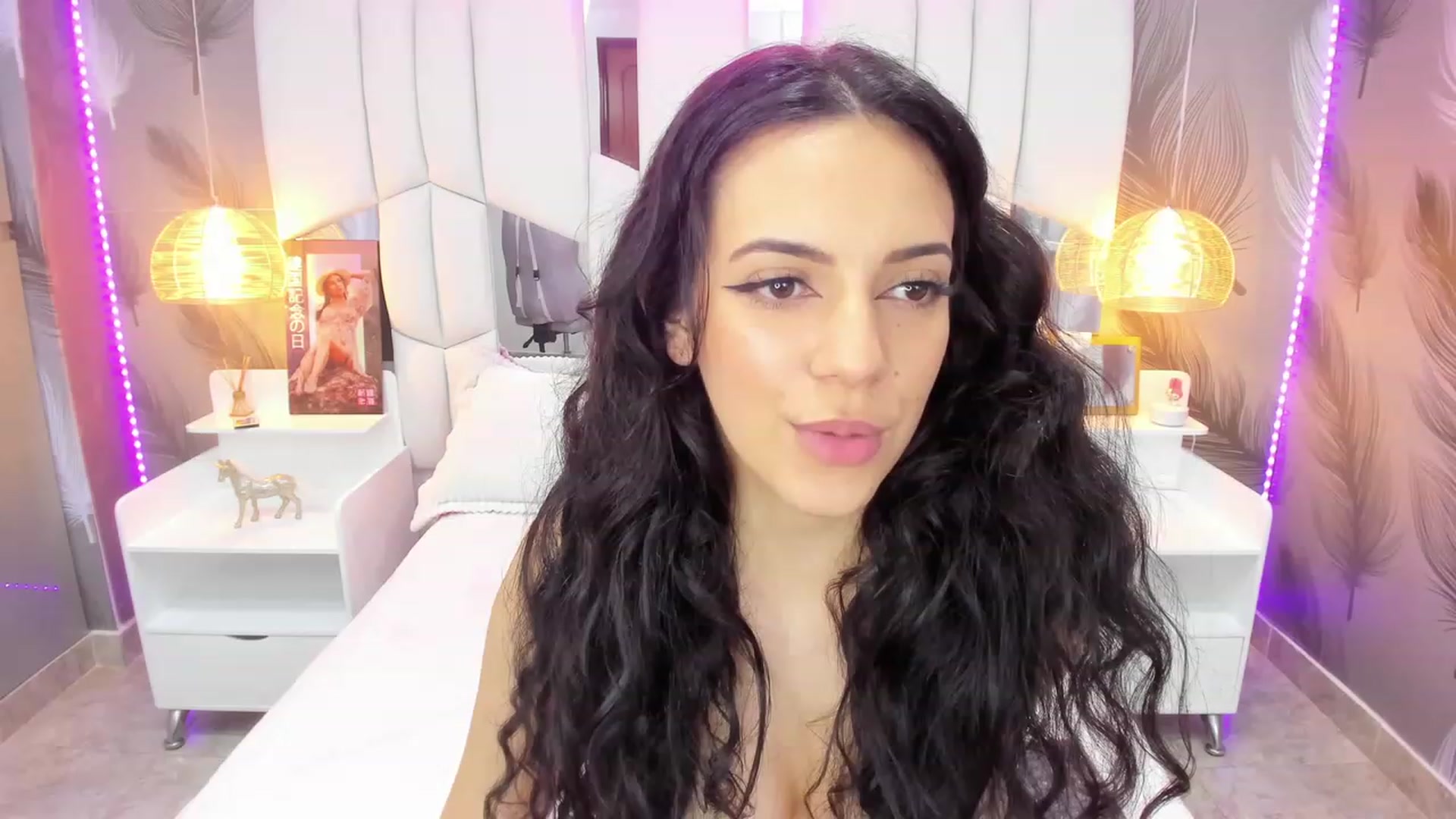 Gallery image thumbnail from SkinnyVeronik's myfreecams stream on, 11/17/2022, 15:58 image 15 of 20