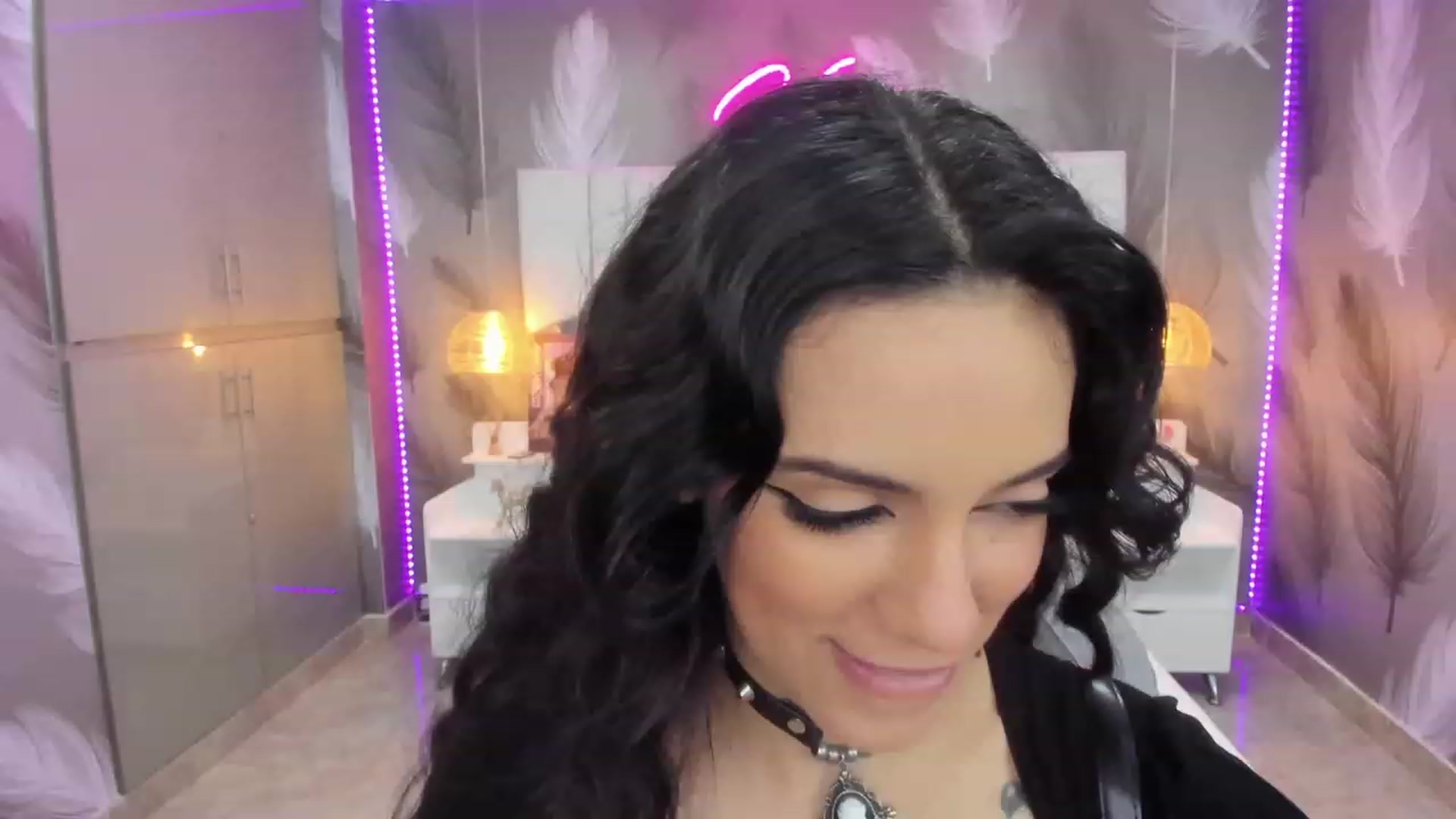 Gallery image thumbnail from SkinnyVeronik's myfreecams stream on, 11/18/2022, 13:21 image 8 of 20