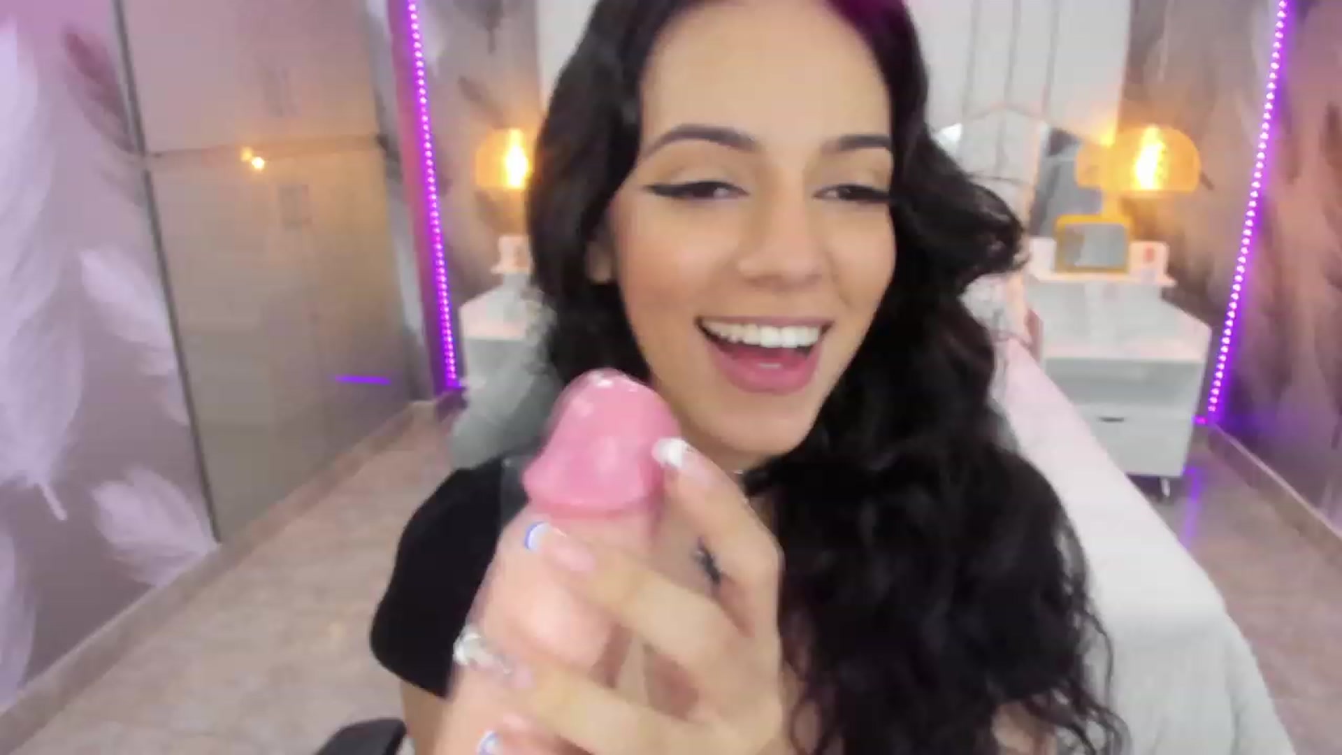 Gallery image thumbnail from SkinnyVeronik's myfreecams stream on, 11/18/2022, 13:21 image 11 of 20