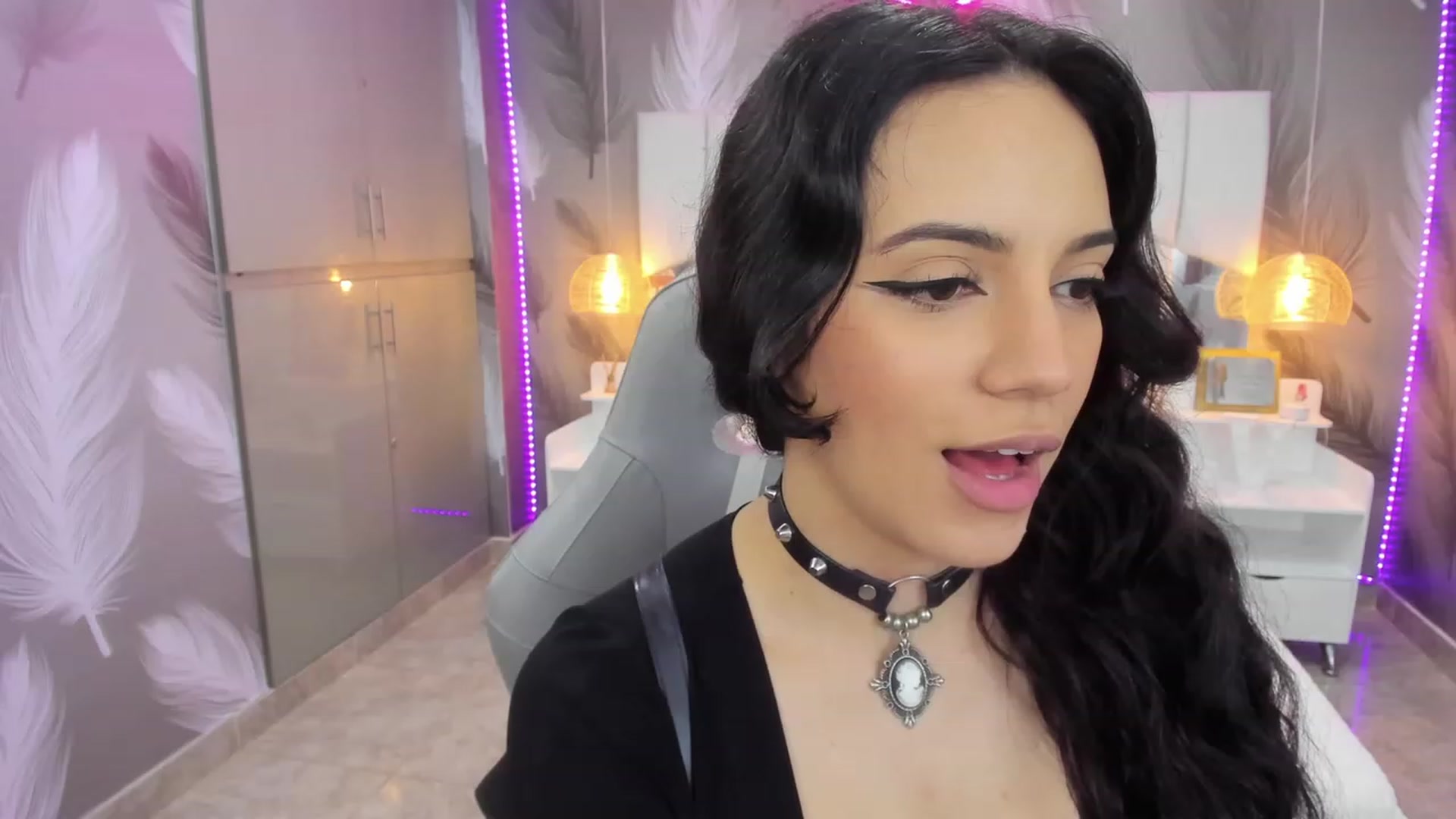 Gallery image thumbnail from SkinnyVeronik's myfreecams stream on, 11/18/2022, 13:21 image 20 of 20