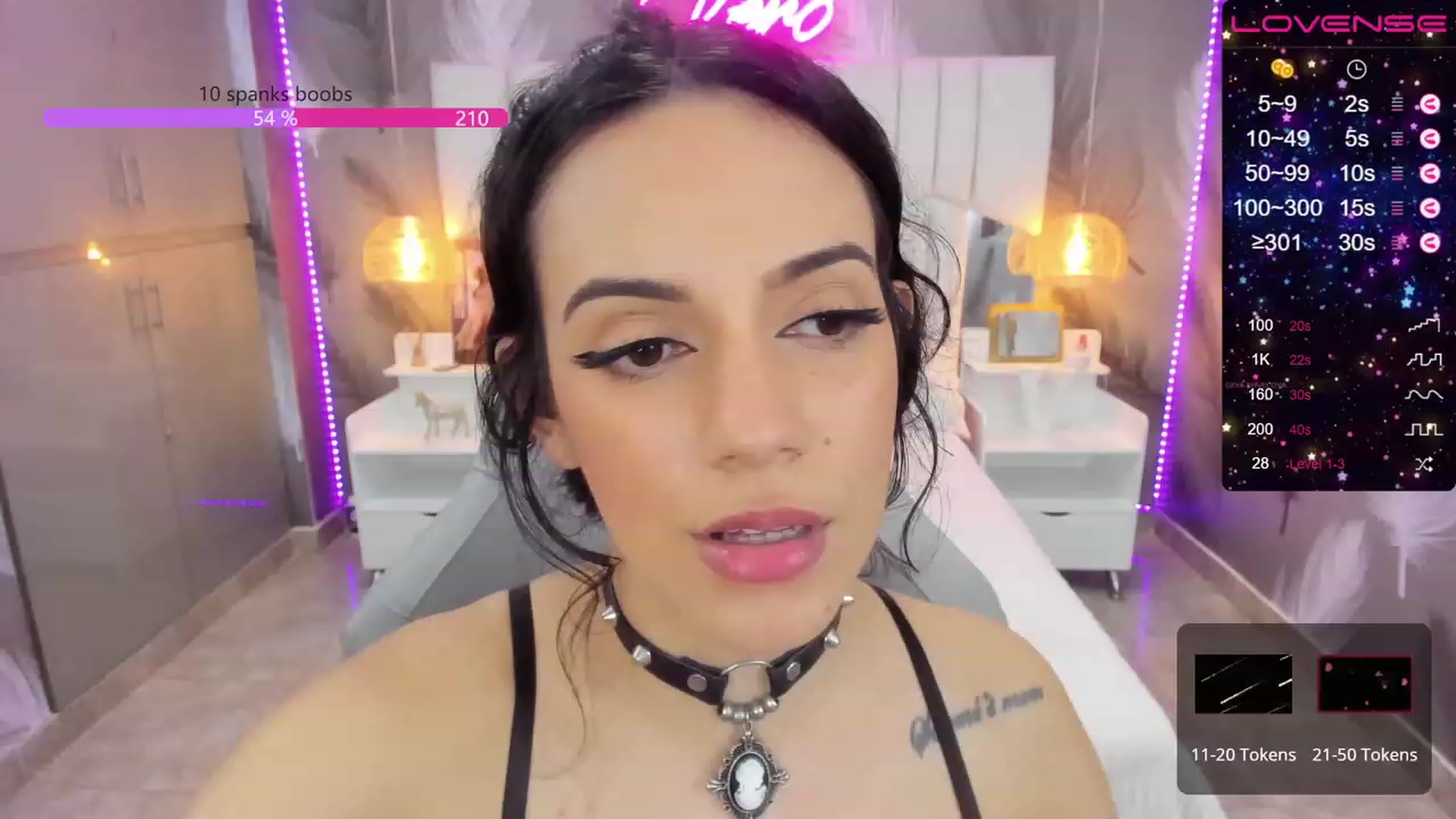 Gallery image thumbnail from SkinnyVeronik's myfreecams stream on, 11/18/2022, 14:43 image 19 of 20