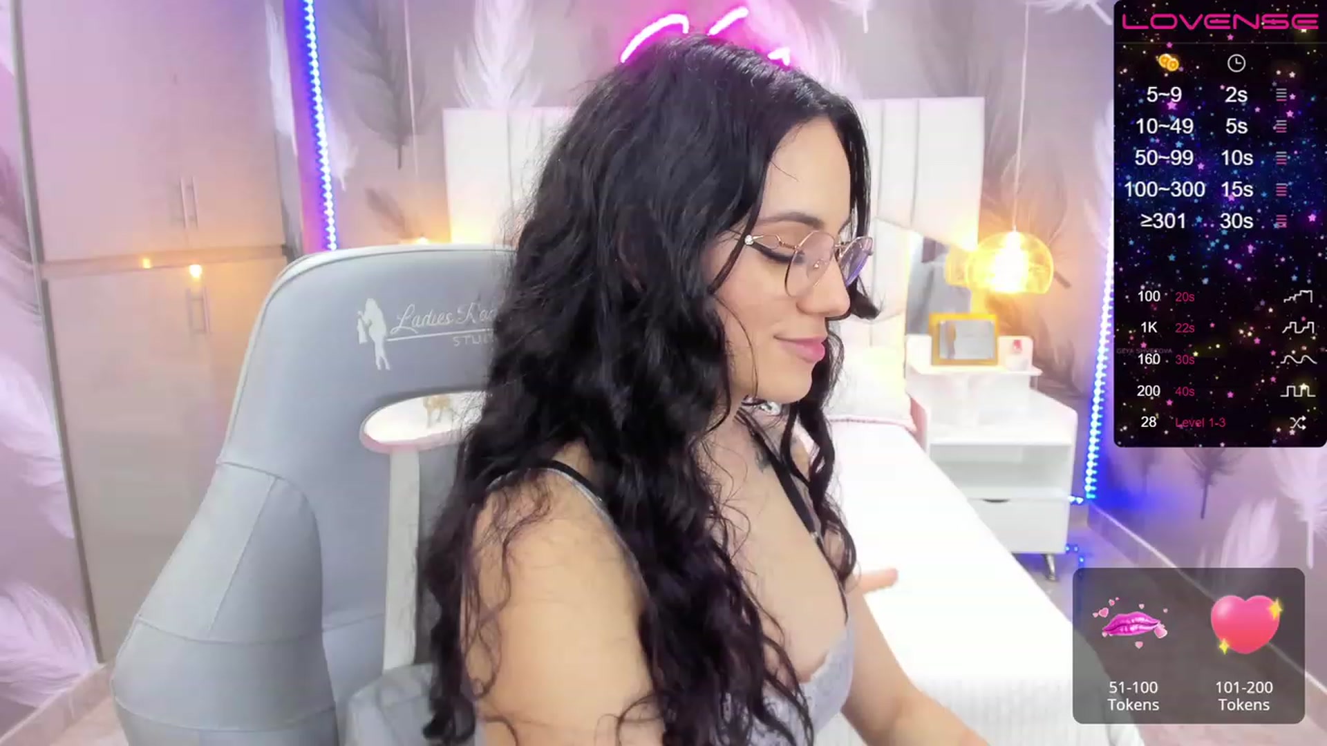 Gallery image thumbnail from SkinnyVeronik's myfreecams stream on, 11/19/2022, 15:12 image 14 of 20