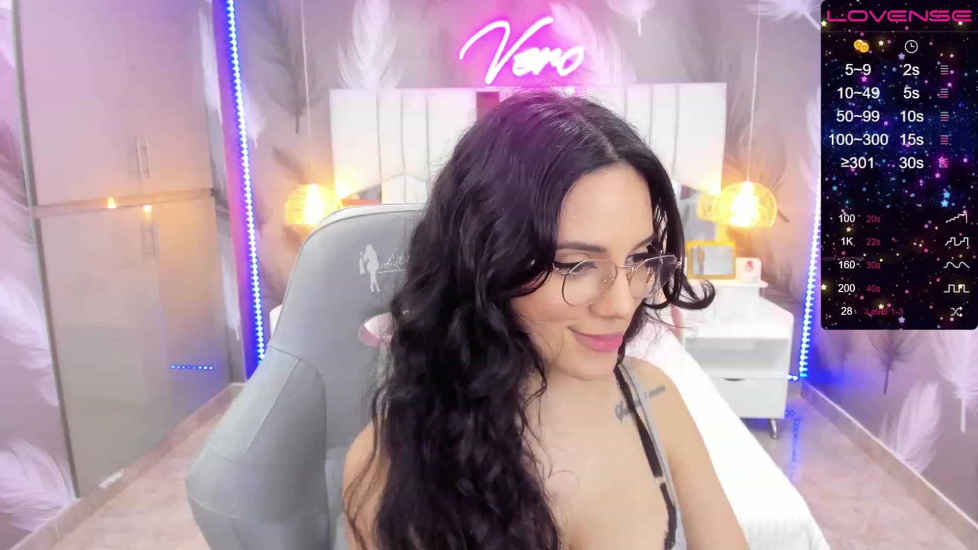 Gallery image thumbnail from SkinnyVeronik's myfreecams stream on, 11/19/2022, 15:12 image 17 of 20