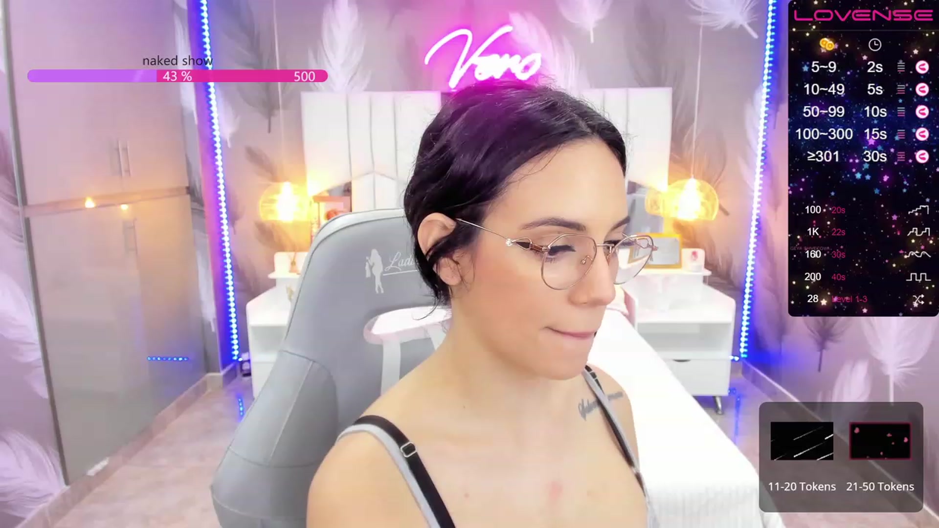 Gallery image thumbnail from SkinnyVeronik's myfreecams stream on, 11/19/2022, 15:12 image 8 of 20