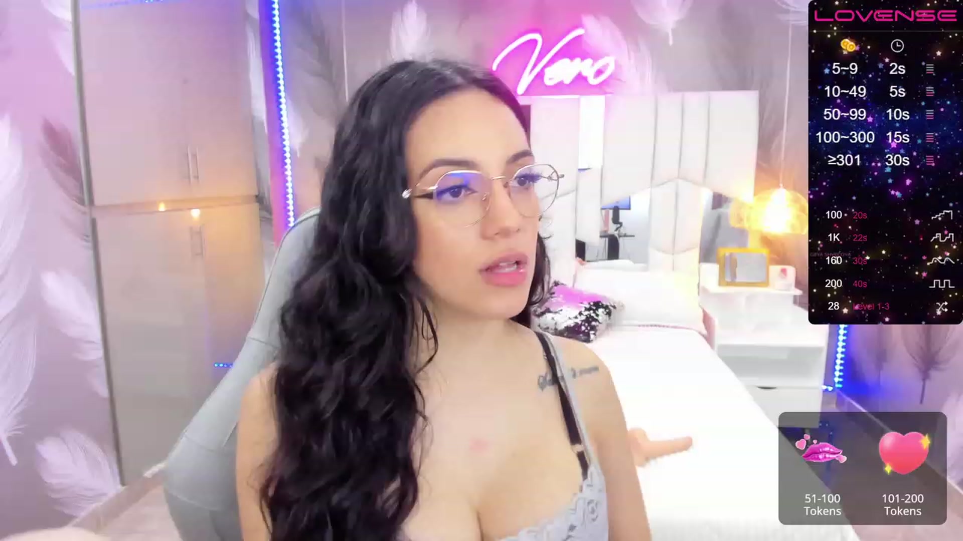 Gallery image thumbnail from SkinnyVeronik's myfreecams stream on, 11/19/2022, 15:12 image 10 of 20