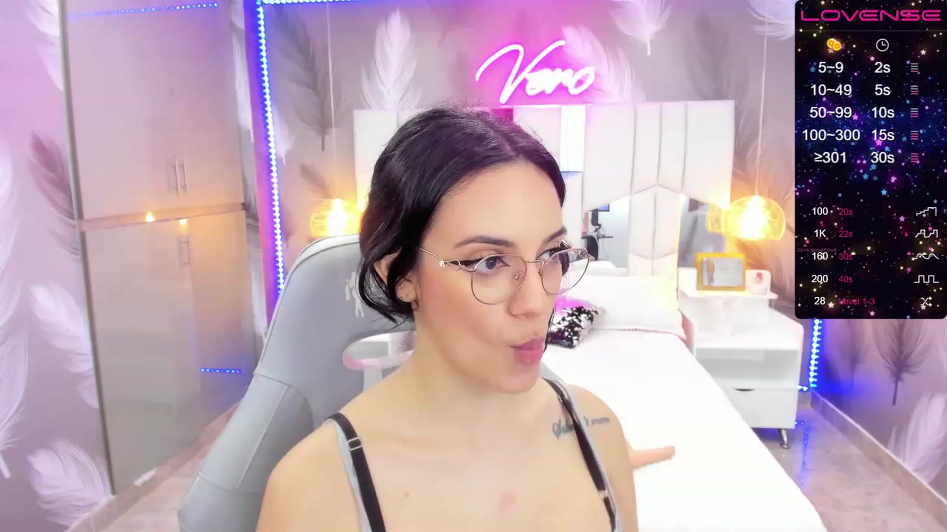 Gallery image thumbnail from SkinnyVeronik's myfreecams stream on, 11/19/2022, 15:12 image 9 of 20