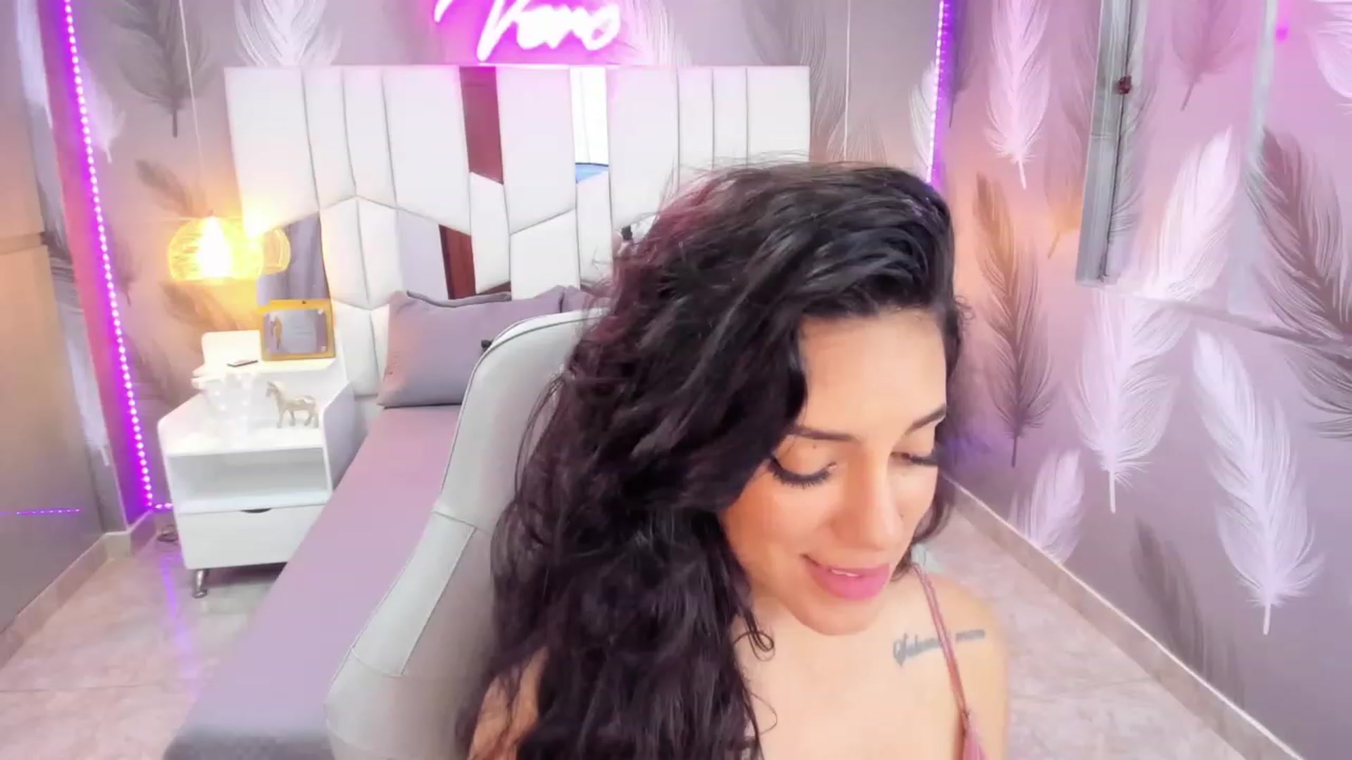 Gallery image thumbnail from SkinnyVeronik's myfreecams stream on, 12/23/2022, 14:28 image 20 of 20