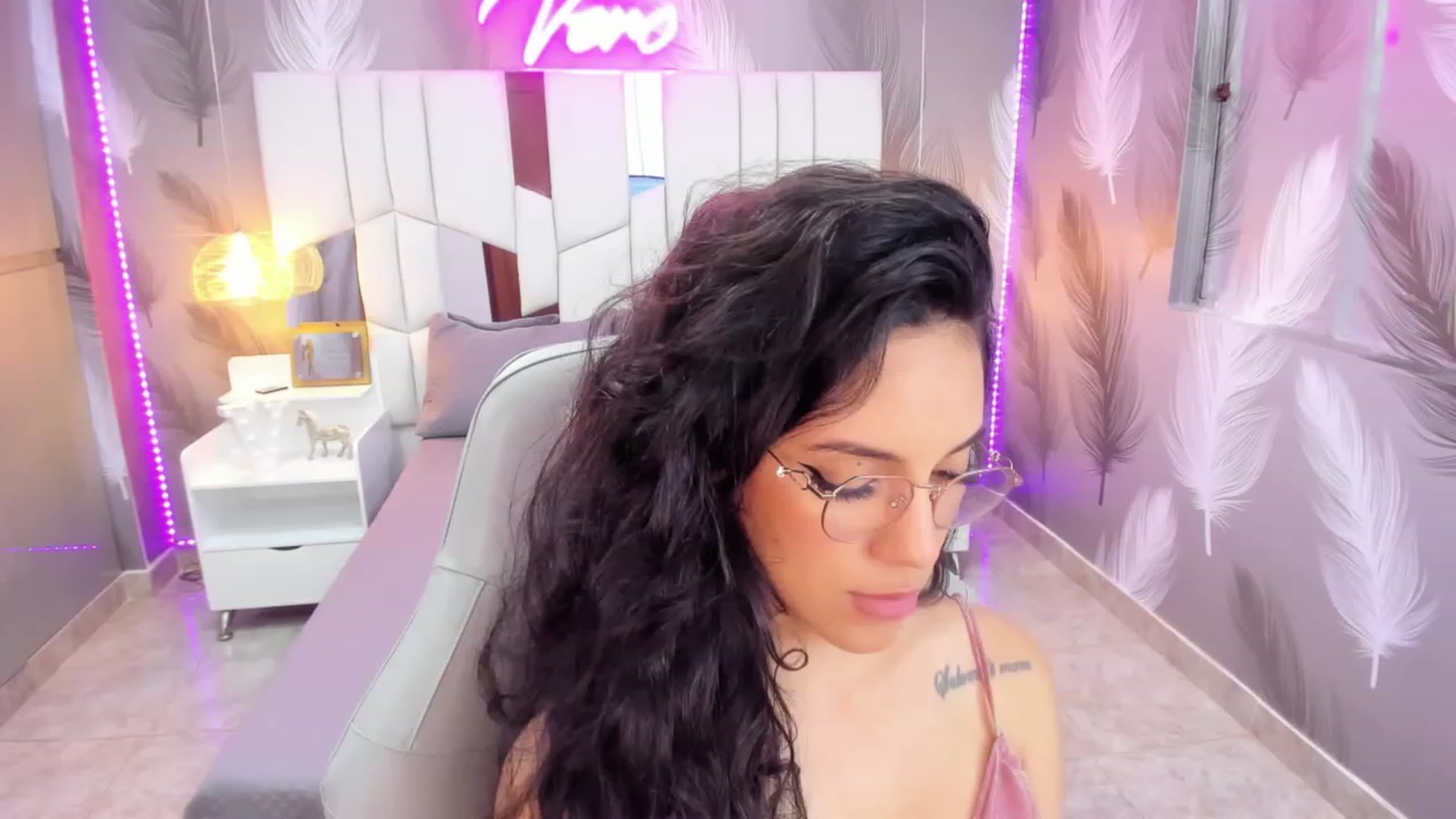 Gallery image thumbnail from SkinnyVeronik's myfreecams stream on, 12/23/2022, 14:28 image 15 of 20