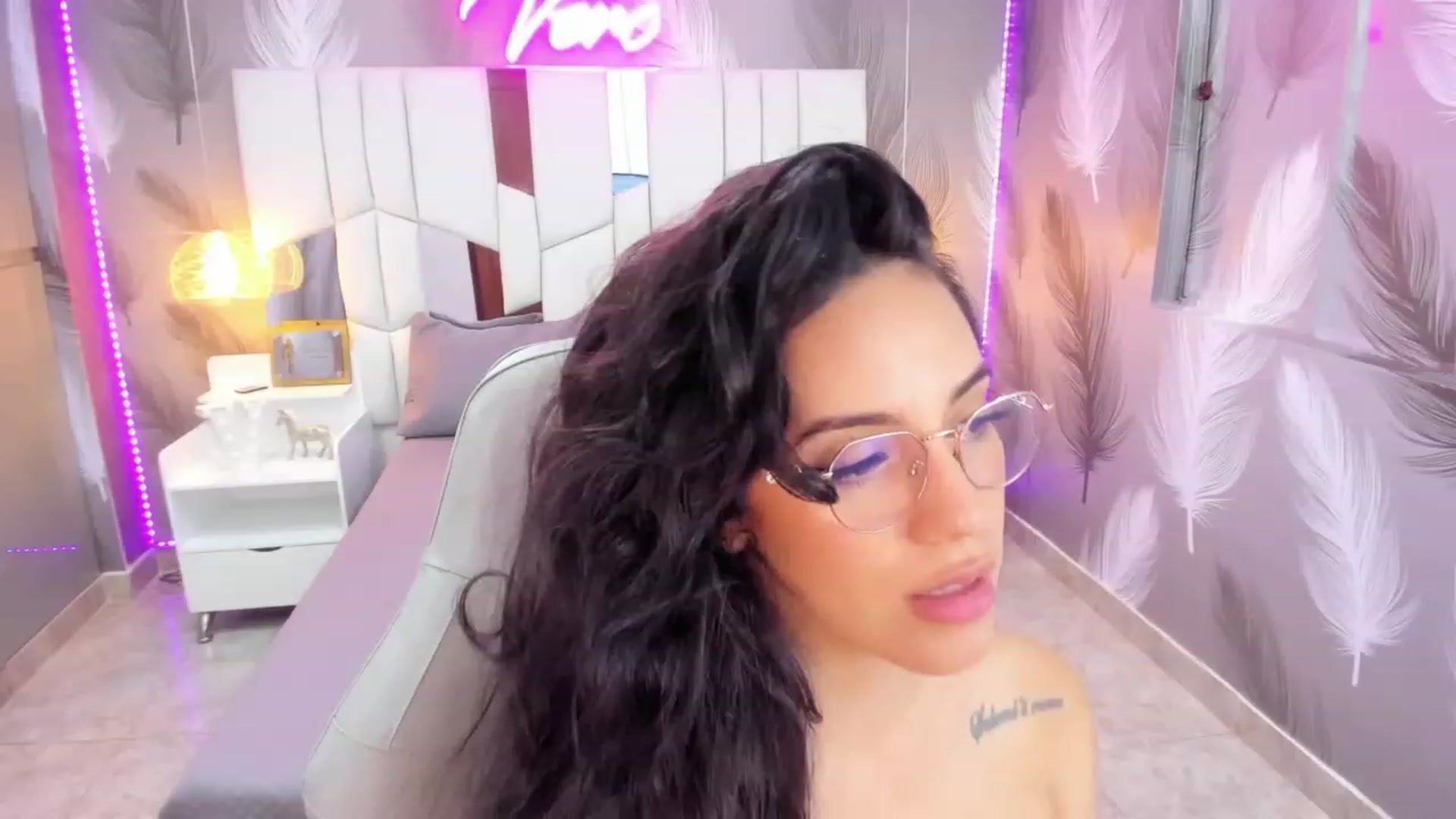 Gallery image thumbnail from SkinnyVeronik's myfreecams stream on, 12/23/2022, 14:28 image 10 of 20