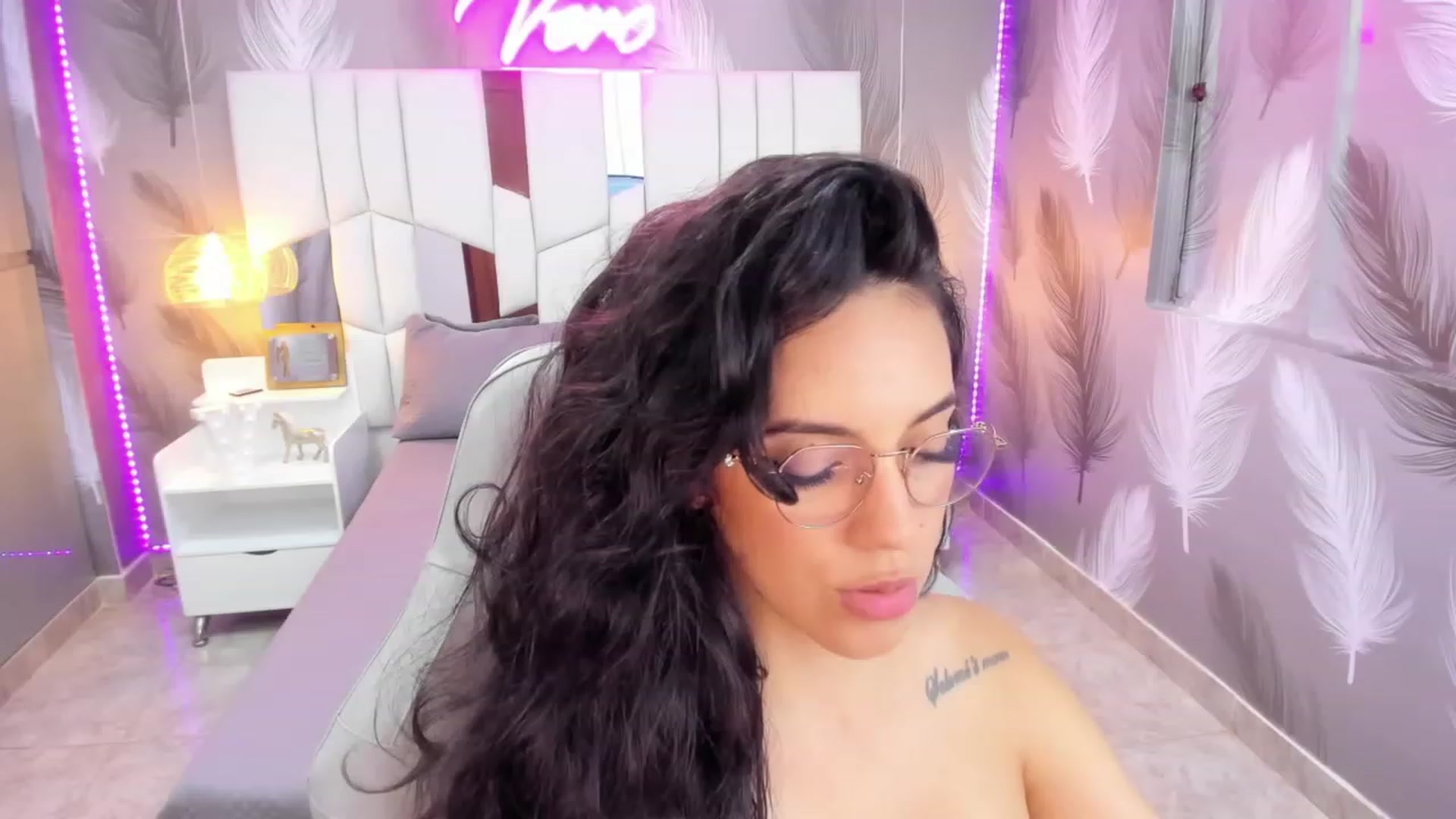 Gallery image thumbnail from SkinnyVeronik's myfreecams stream on, 12/23/2022, 14:28 image 11 of 20