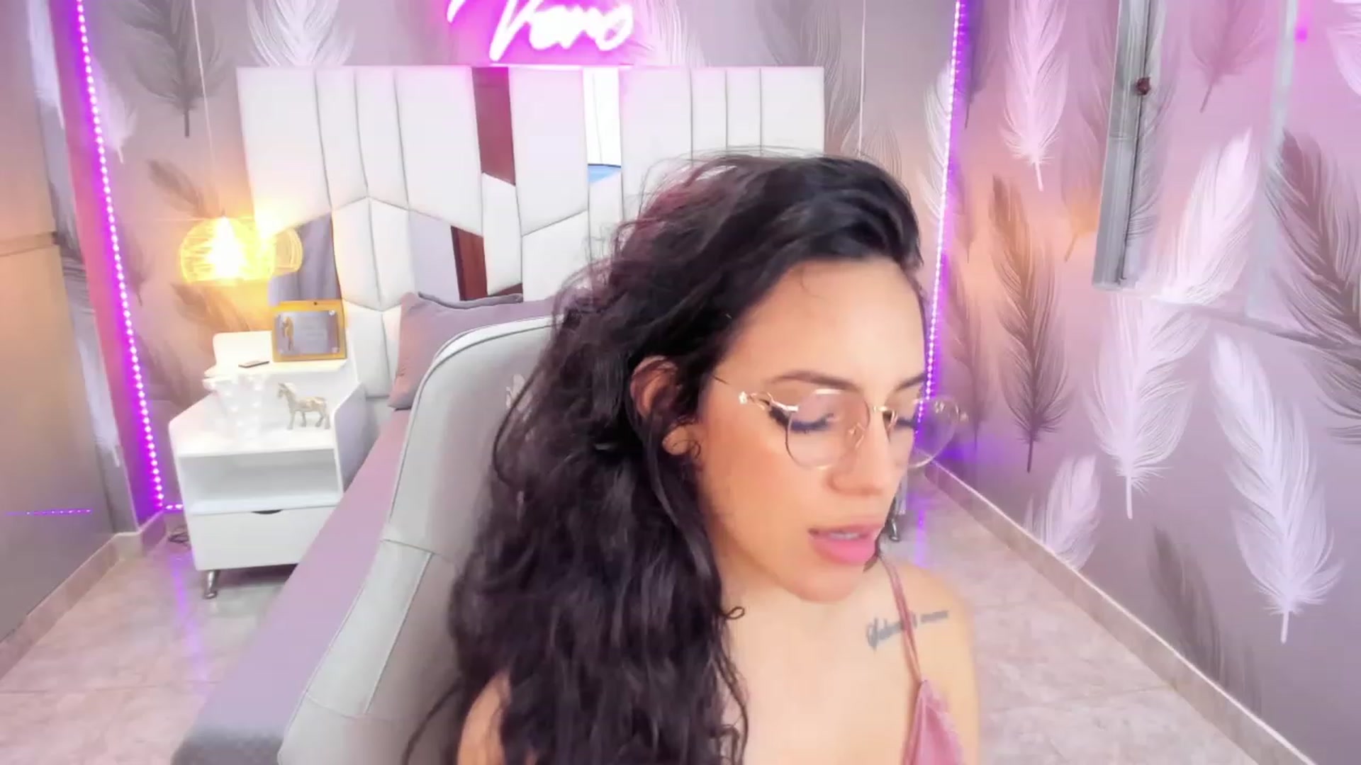 Gallery image thumbnail from SkinnyVeronik's myfreecams stream on, 12/23/2022, 14:28 image 14 of 20