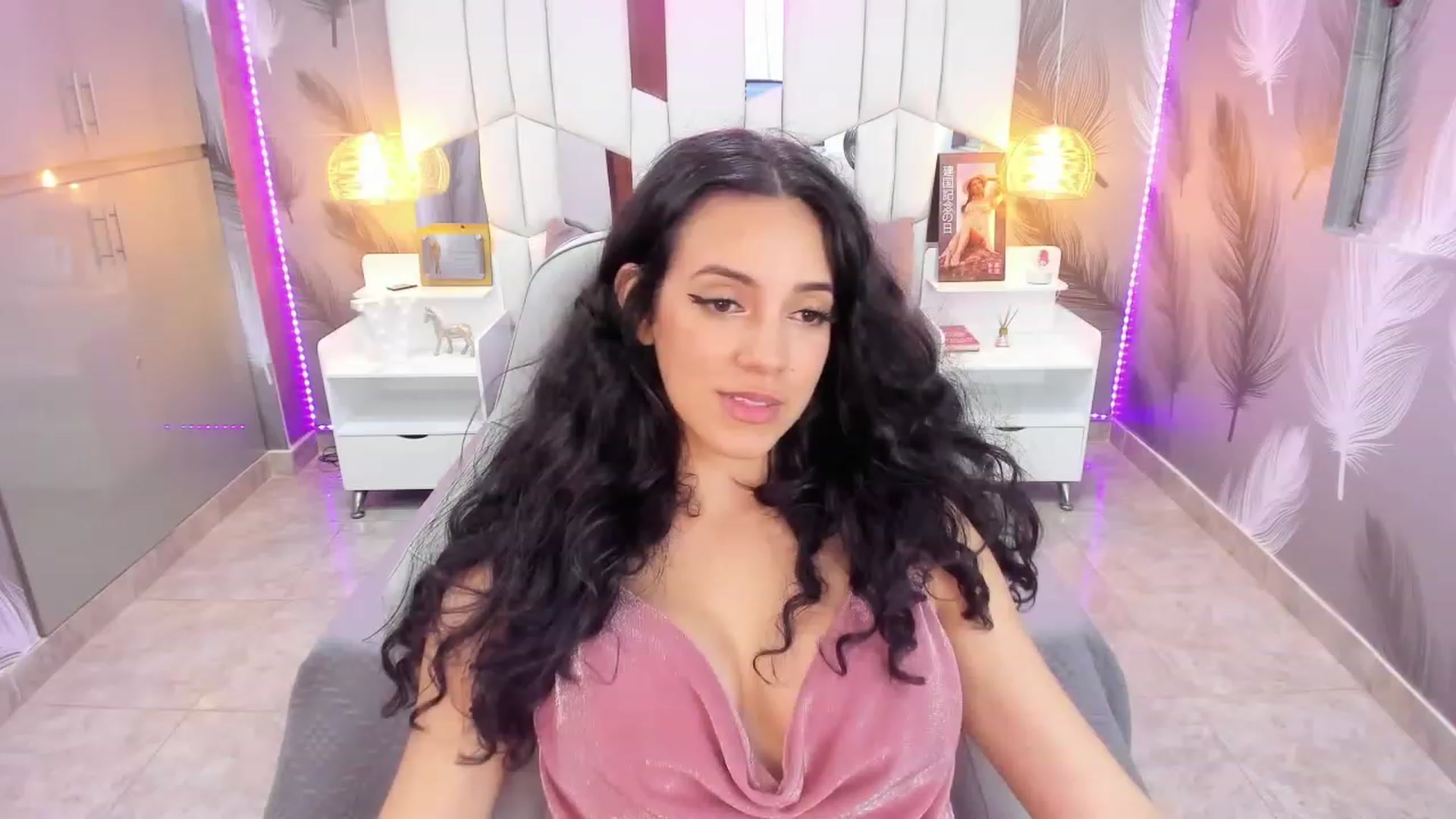 Gallery image thumbnail from SkinnyVeronik's myfreecams stream on, 12/23/2022, 16:54 image 4 of 20