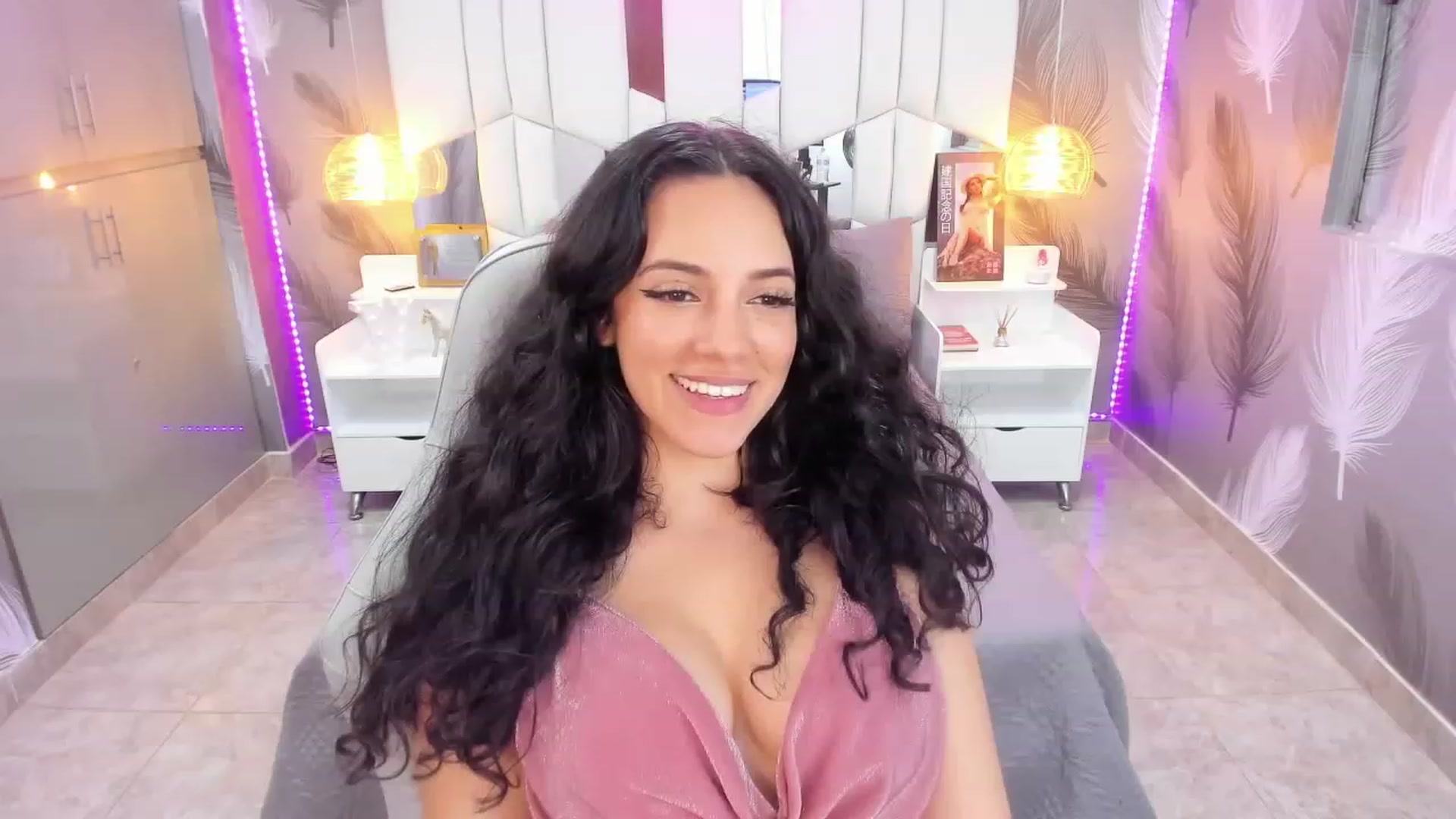Gallery image thumbnail from SkinnyVeronik's myfreecams stream on, 12/23/2022, 16:54 image 3 of 20