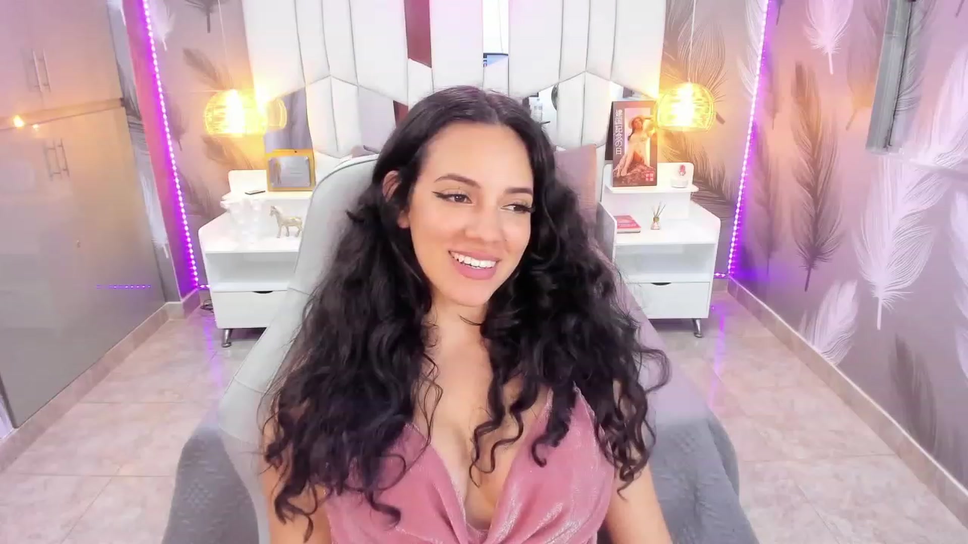 Gallery image thumbnail from SkinnyVeronik's myfreecams stream on, 12/23/2022, 16:54 image 6 of 20
