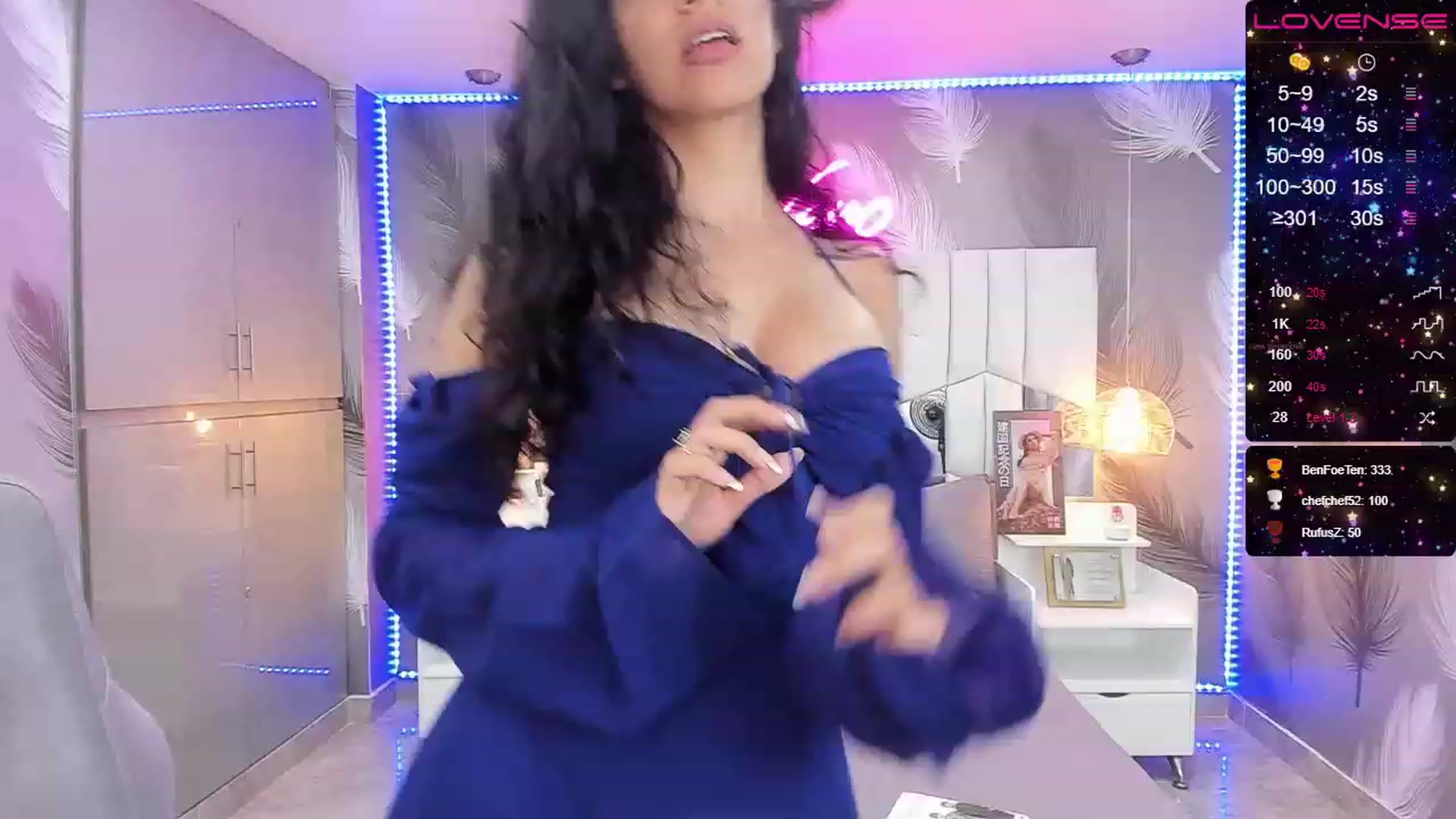 Gallery image thumbnail from SkinnyVeronik's myfreecams stream on, 12/24/2022, 17:55 image 15 of 20