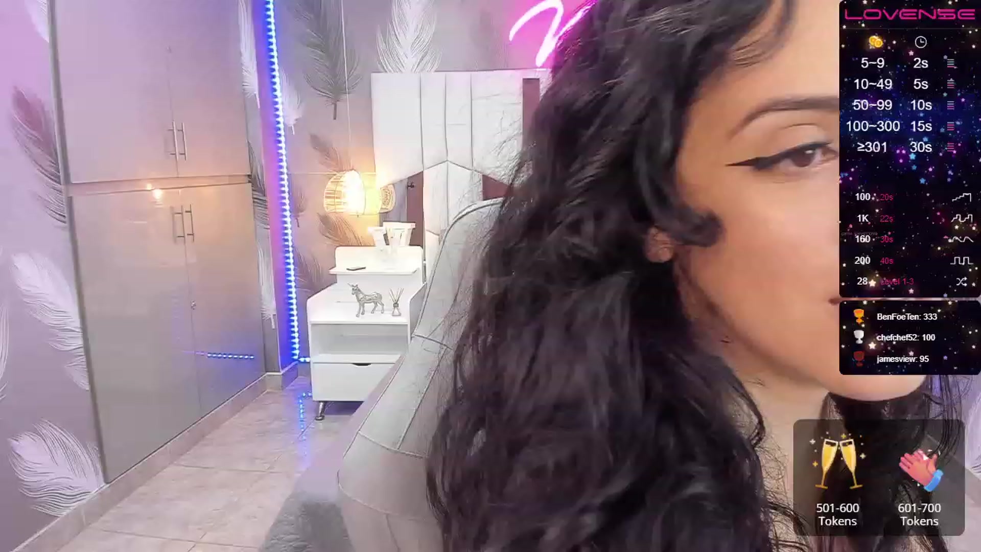 Gallery image thumbnail from SkinnyVeronik's myfreecams stream on, 12/24/2022, 18:10 image 5 of 20