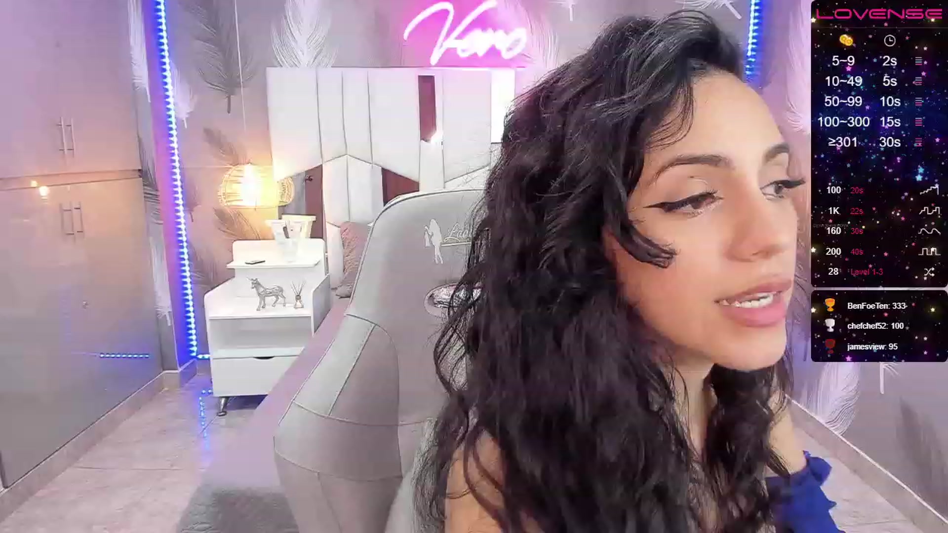 Gallery image thumbnail from SkinnyVeronik's myfreecams stream on, 12/24/2022, 18:10 image 7 of 20