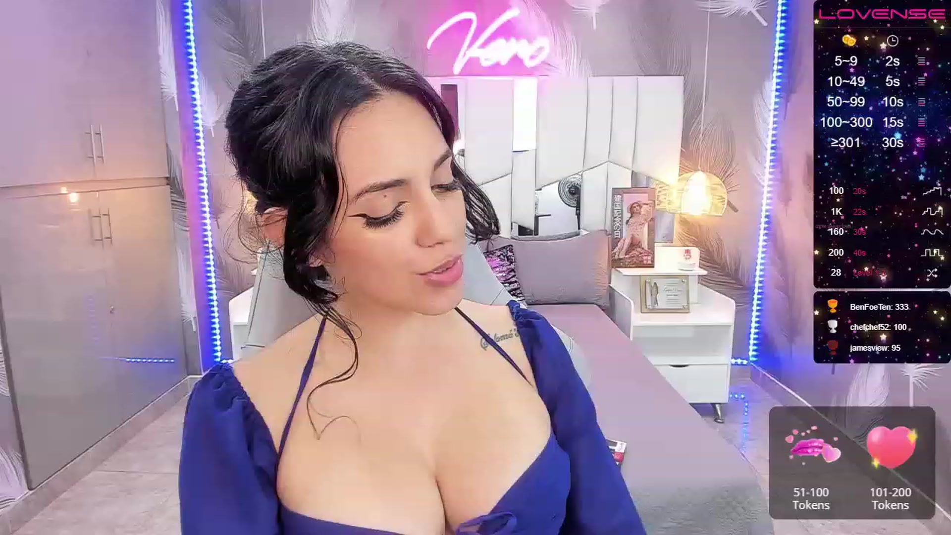 Gallery image thumbnail from SkinnyVeronik's myfreecams stream on, 12/24/2022, 18:10 image 18 of 20