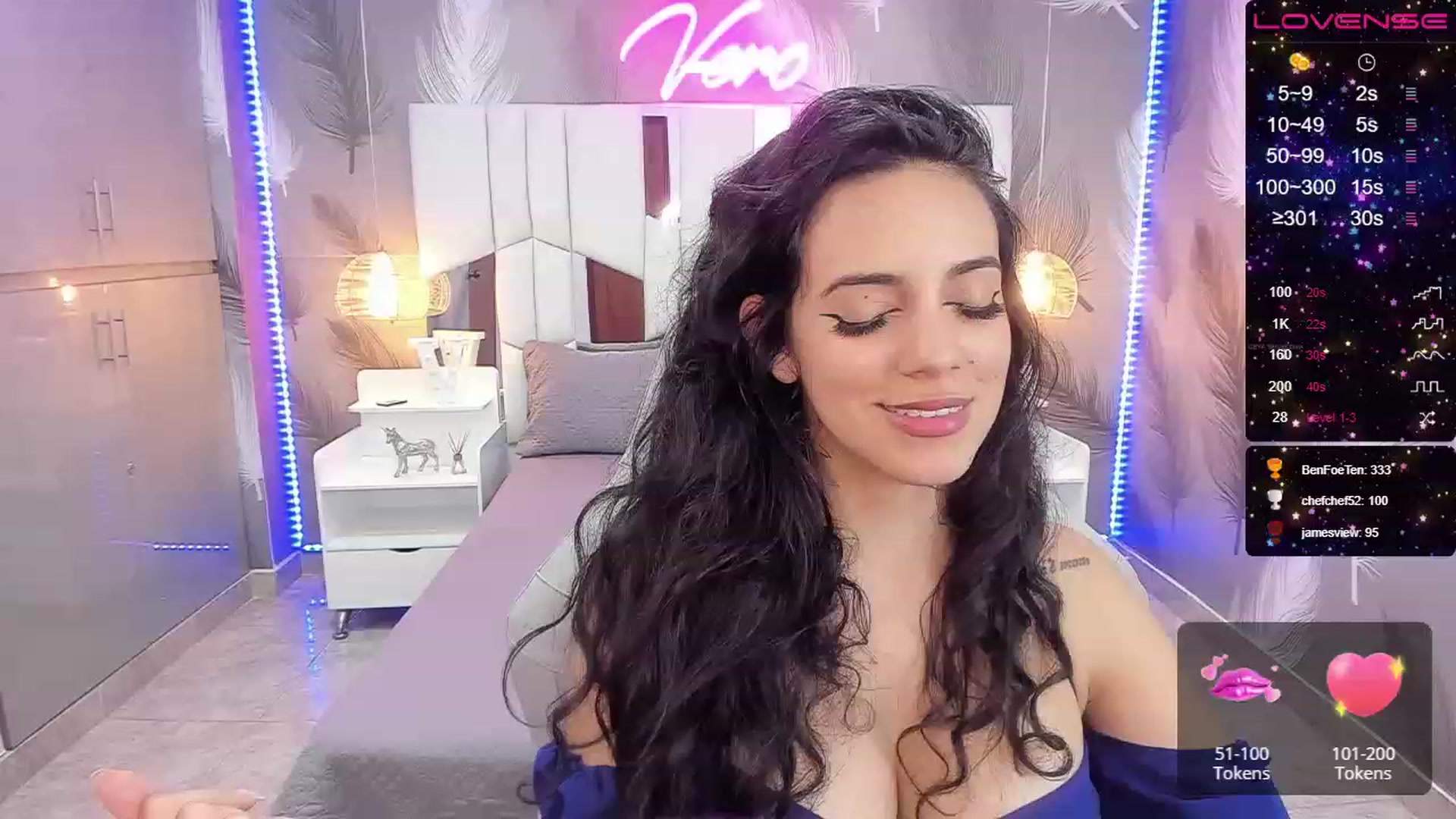Gallery image thumbnail from SkinnyVeronik's myfreecams stream on, 12/24/2022, 18:10 image 8 of 20