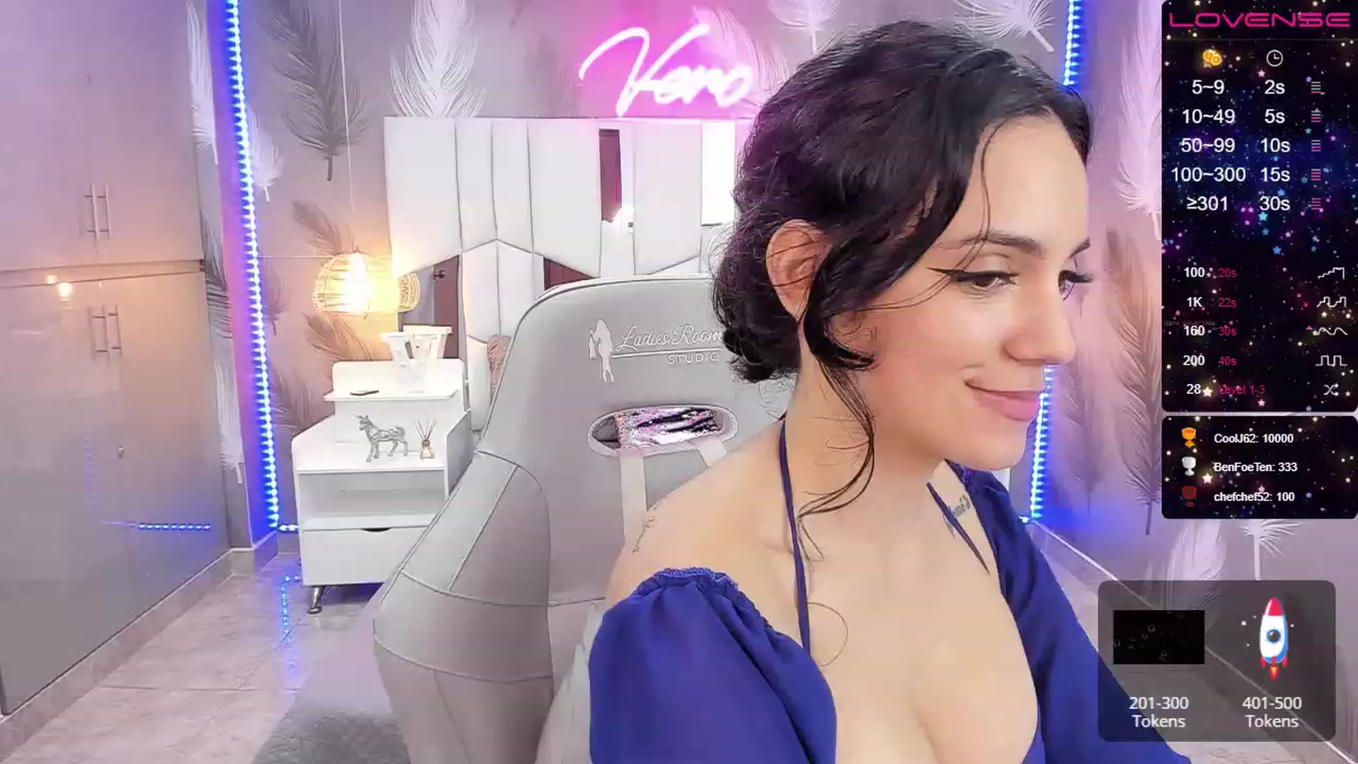Gallery image thumbnail from SkinnyVeronik's myfreecams stream on, 12/24/2022, 18:34 image 5 of 20