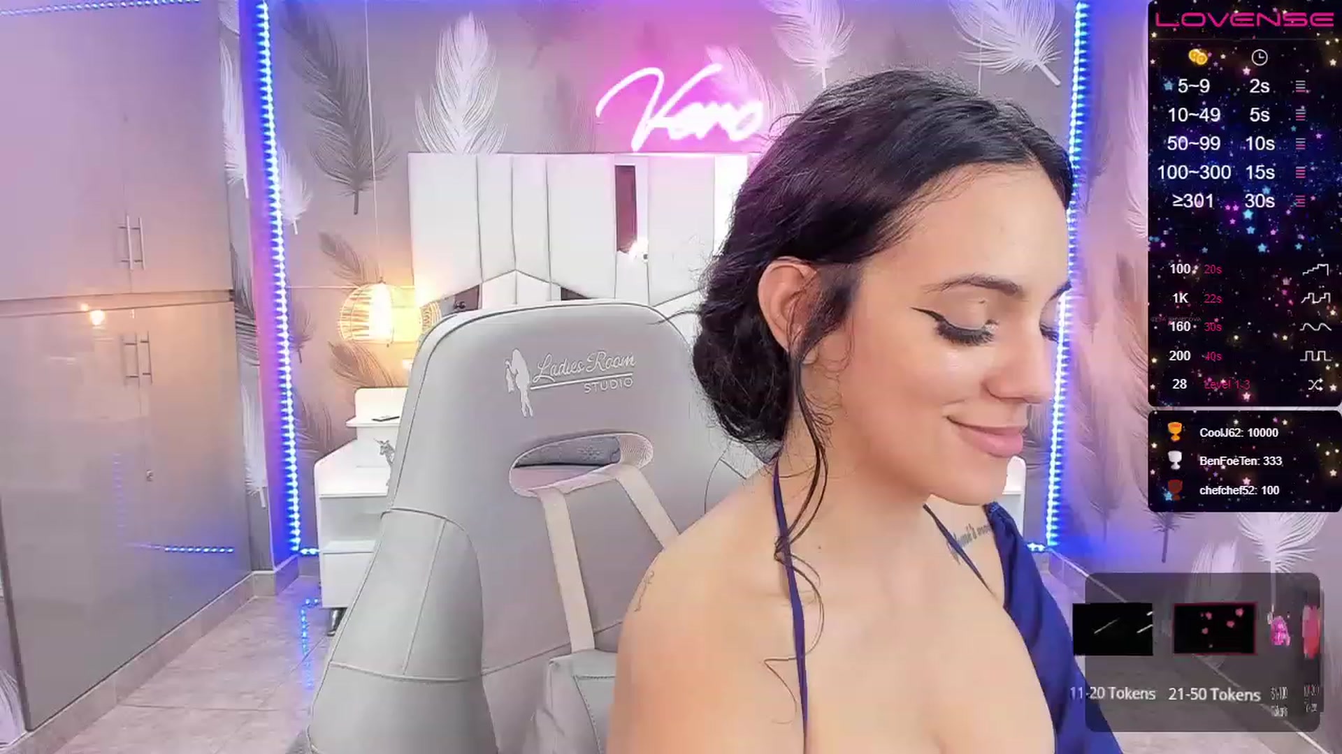 Gallery image thumbnail from SkinnyVeronik's myfreecams stream on, 12/24/2022, 18:34 image 13 of 20
