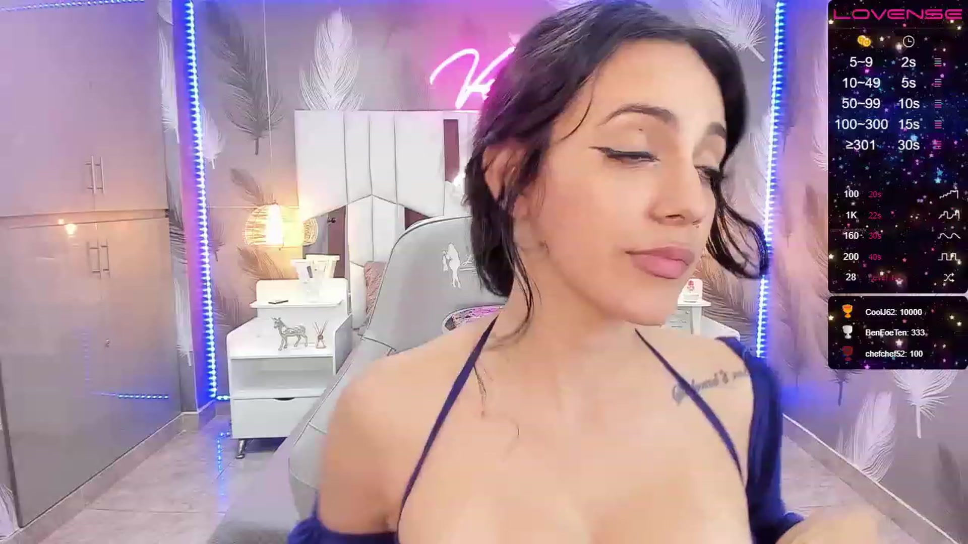 Gallery image thumbnail from SkinnyVeronik's myfreecams stream on, 12/24/2022, 18:34 image 11 of 20