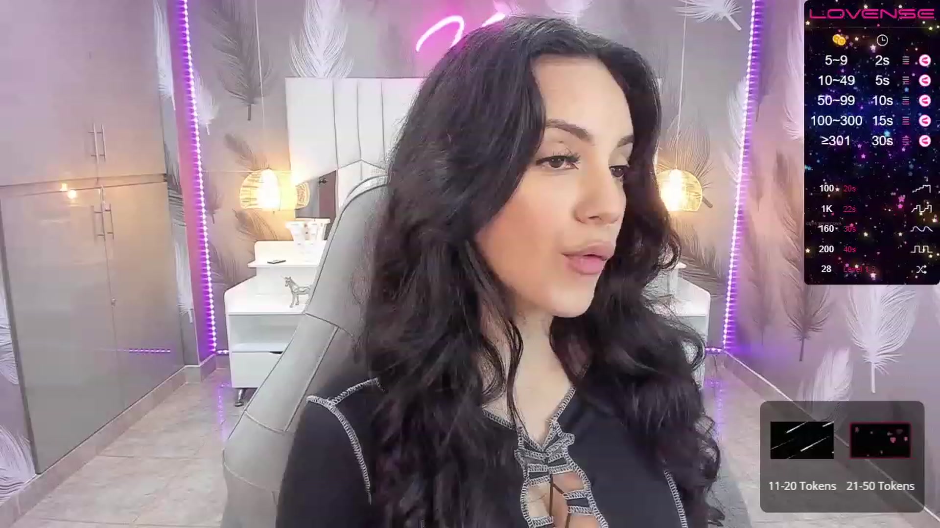 Gallery image thumbnail from SkinnyVeronik's myfreecams stream on, 12/26/2022, 15:12 image 1 of 20