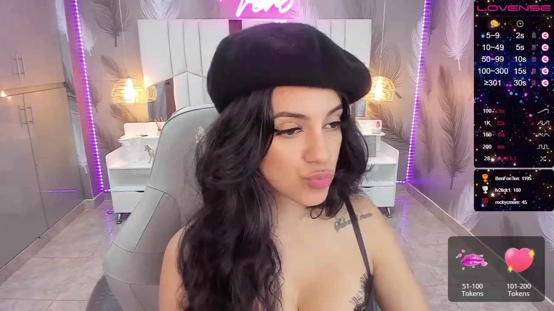 Gallery image thumbnail from SkinnyVeronik's myfreecams stream on, 12/27/2022, 13:56 image 16 of 20