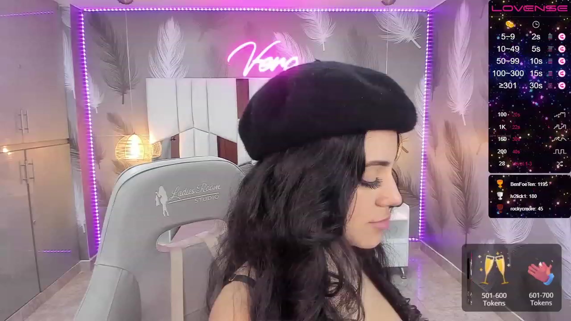 Gallery image thumbnail from SkinnyVeronik's myfreecams stream on, 12/27/2022, 13:56 image 17 of 20