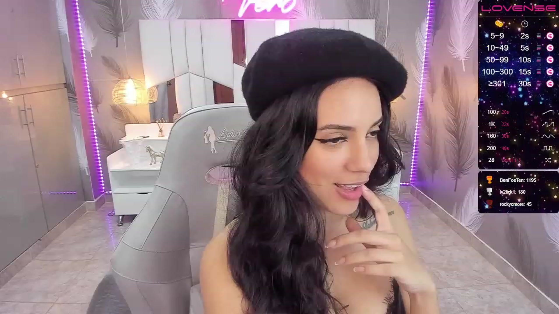 Gallery image thumbnail from SkinnyVeronik's myfreecams stream on, 12/27/2022, 13:56 image 15 of 20