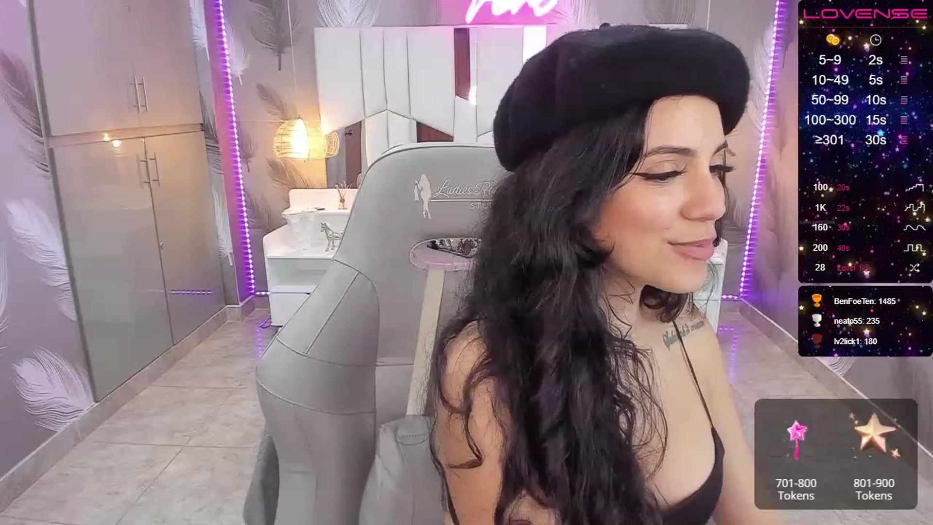 Gallery image thumbnail from SkinnyVeronik's myfreecams stream on, 12/27/2022, 17:38 image 7 of 20