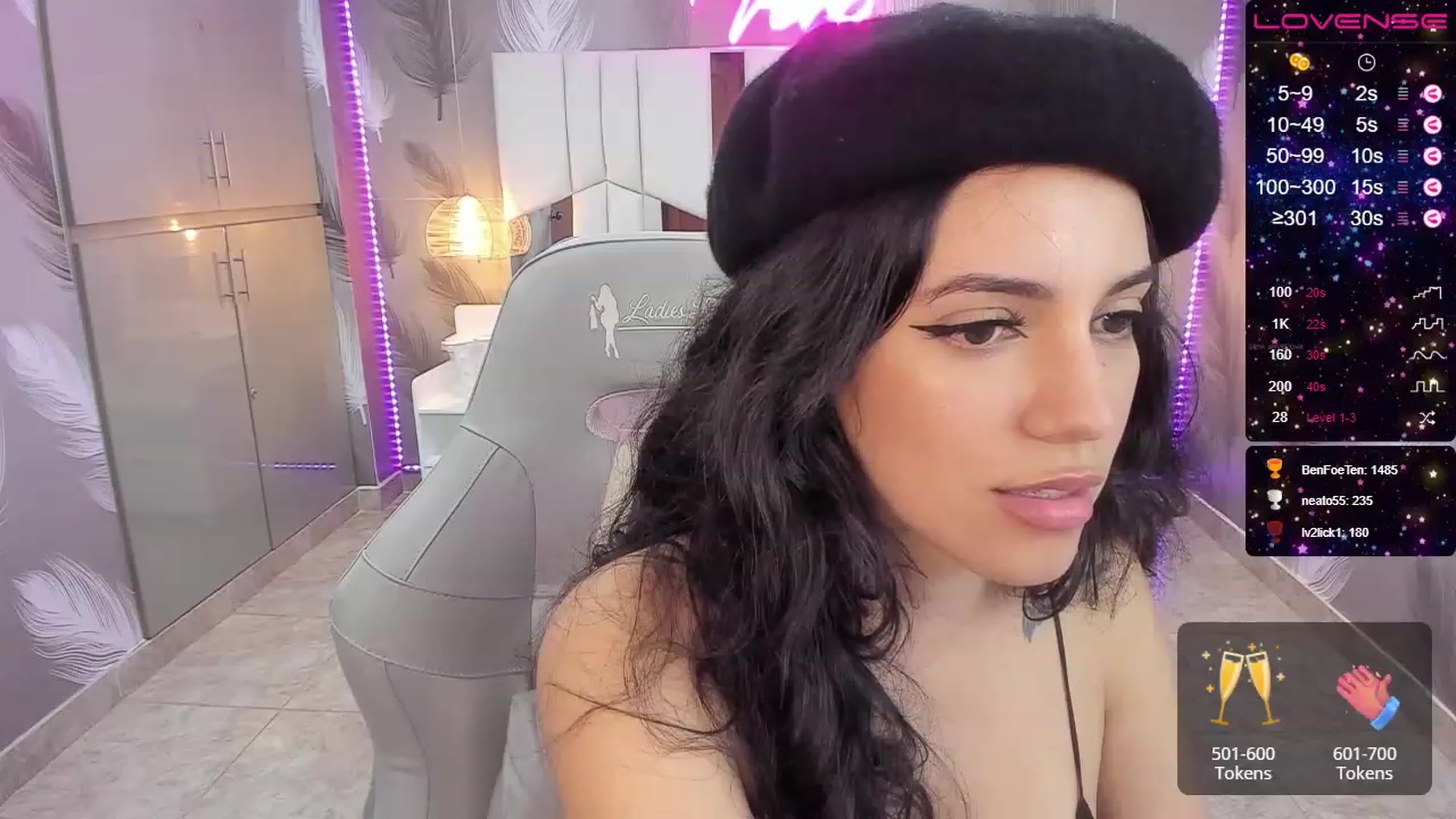 Gallery image thumbnail from SkinnyVeronik's myfreecams stream on, 12/27/2022, 17:38 image 5 of 20