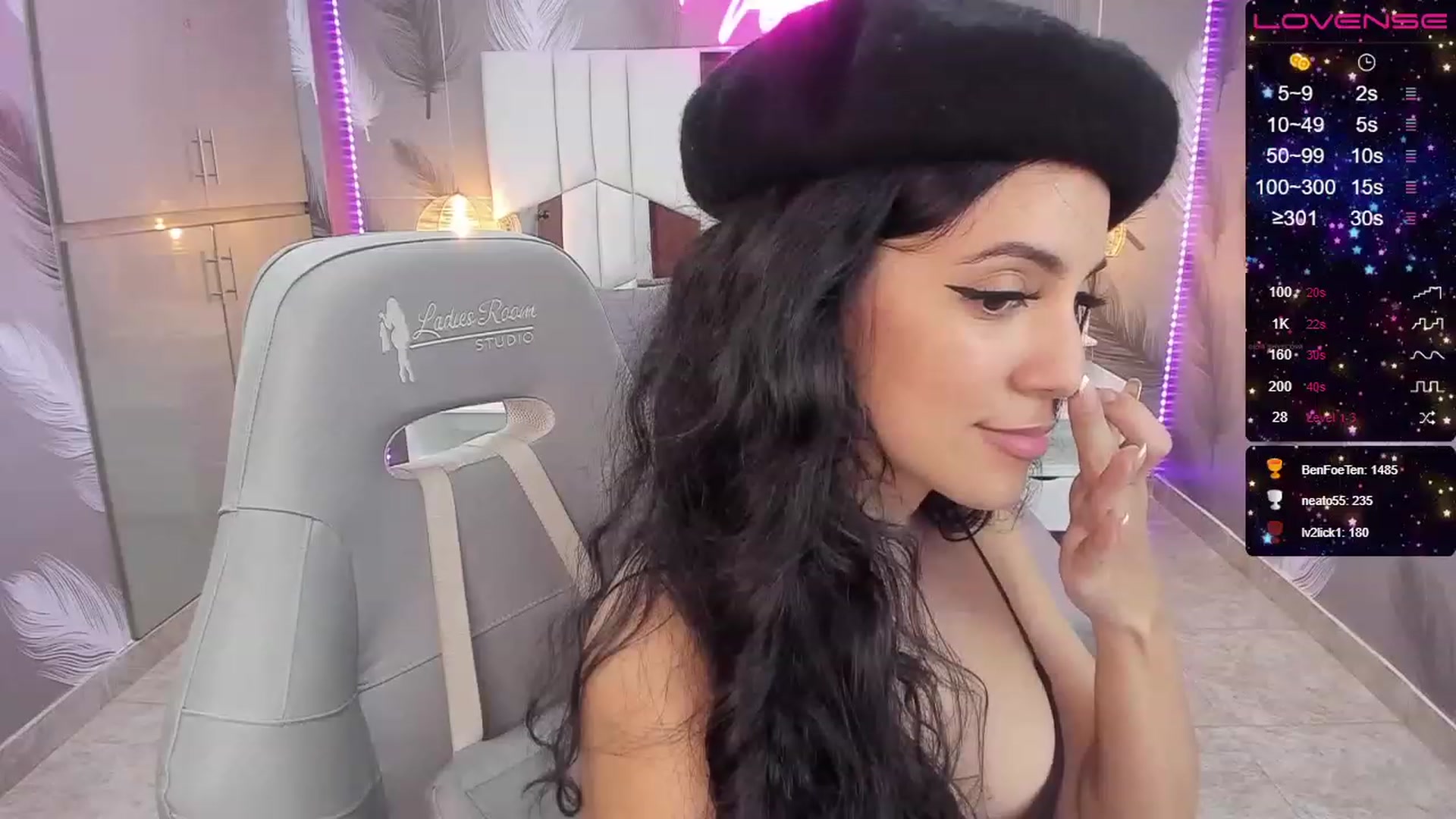 Gallery image thumbnail from SkinnyVeronik's myfreecams stream on, 12/27/2022, 17:38 image 8 of 20
