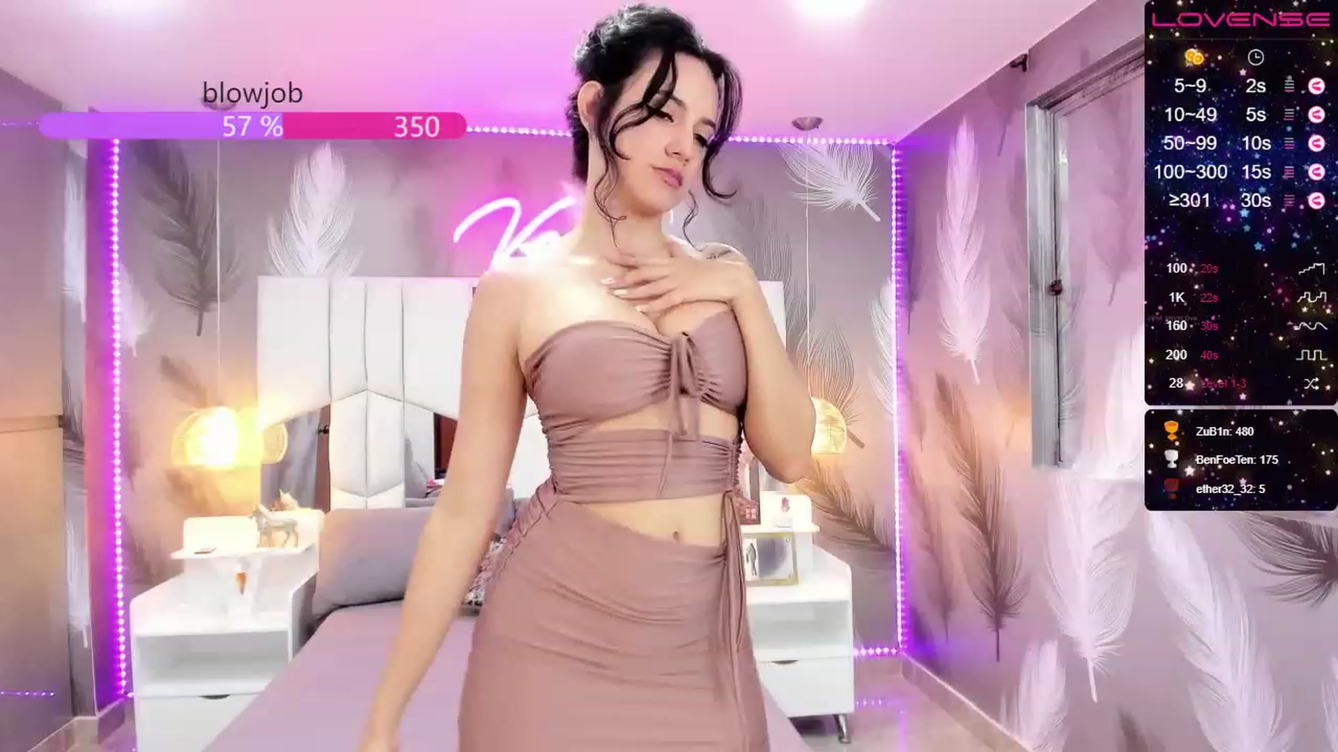 Gallery image thumbnail from SkinnyVeronik's myfreecams stream on, 12/29/2022, 14:09 image 15 of 20