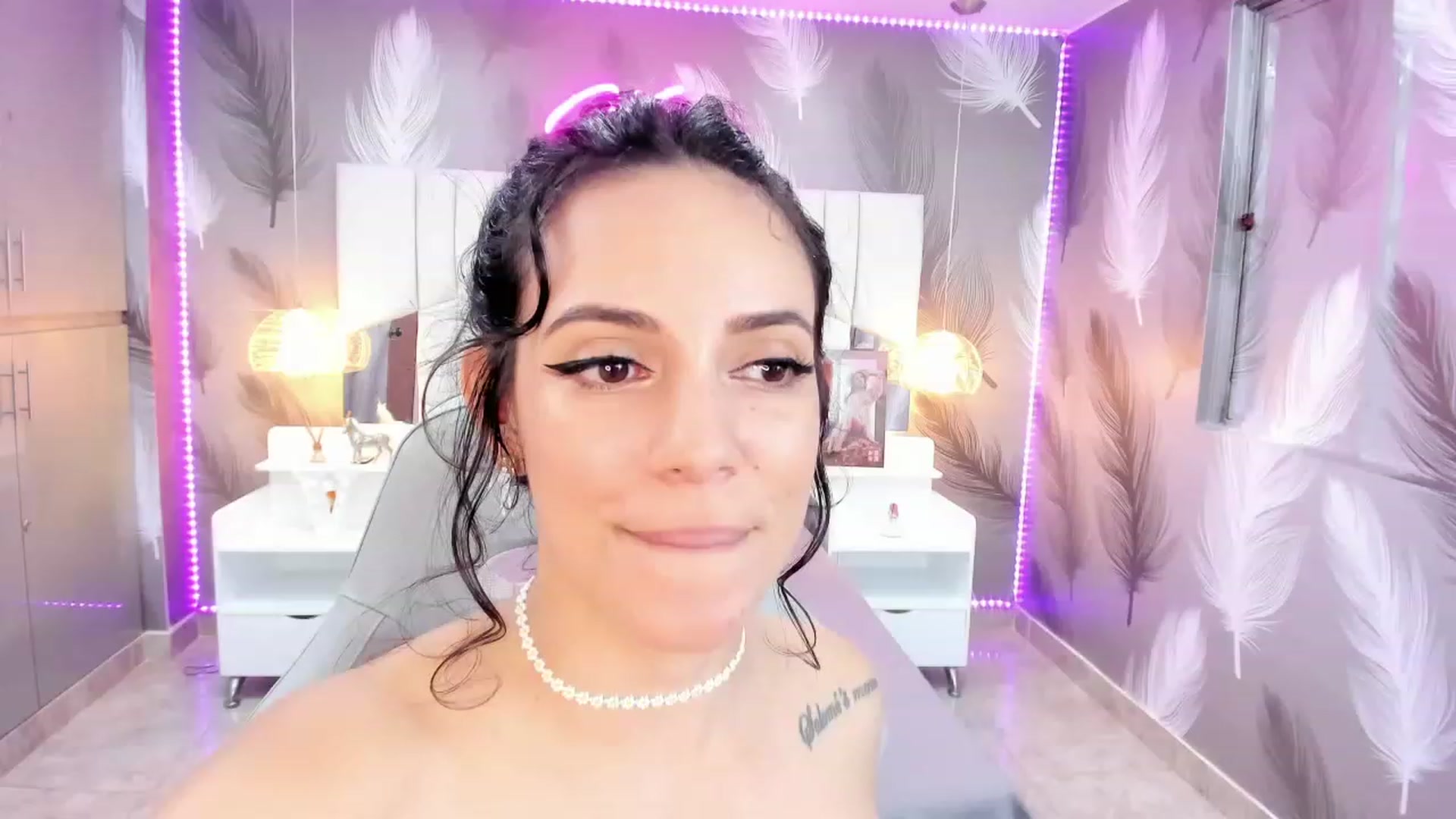 Gallery image thumbnail from SkinnyVeronik's myfreecams stream on, 12/30/2022, 18:23 image 18 of 20
