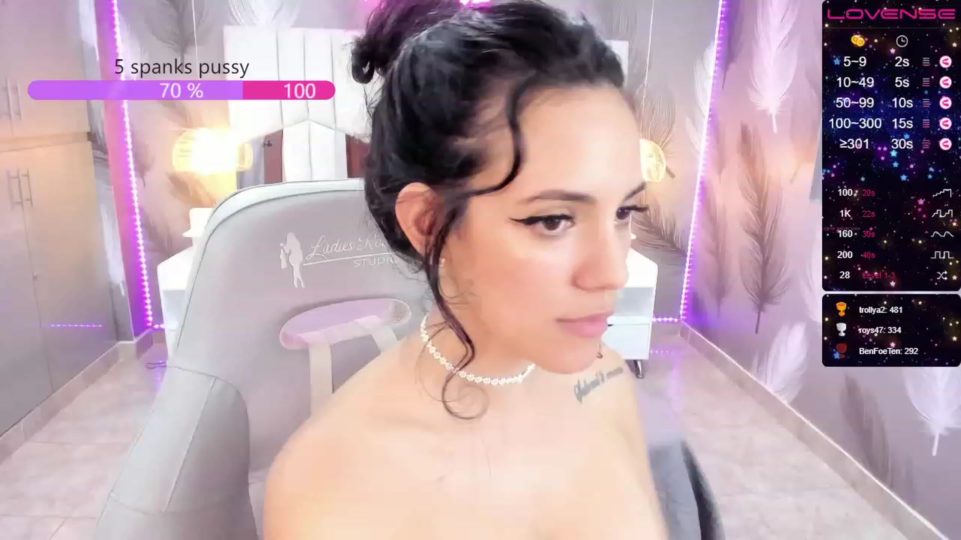 Gallery image thumbnail from SkinnyVeronik's myfreecams stream on, 12/30/2022, 18:23 image 5 of 20