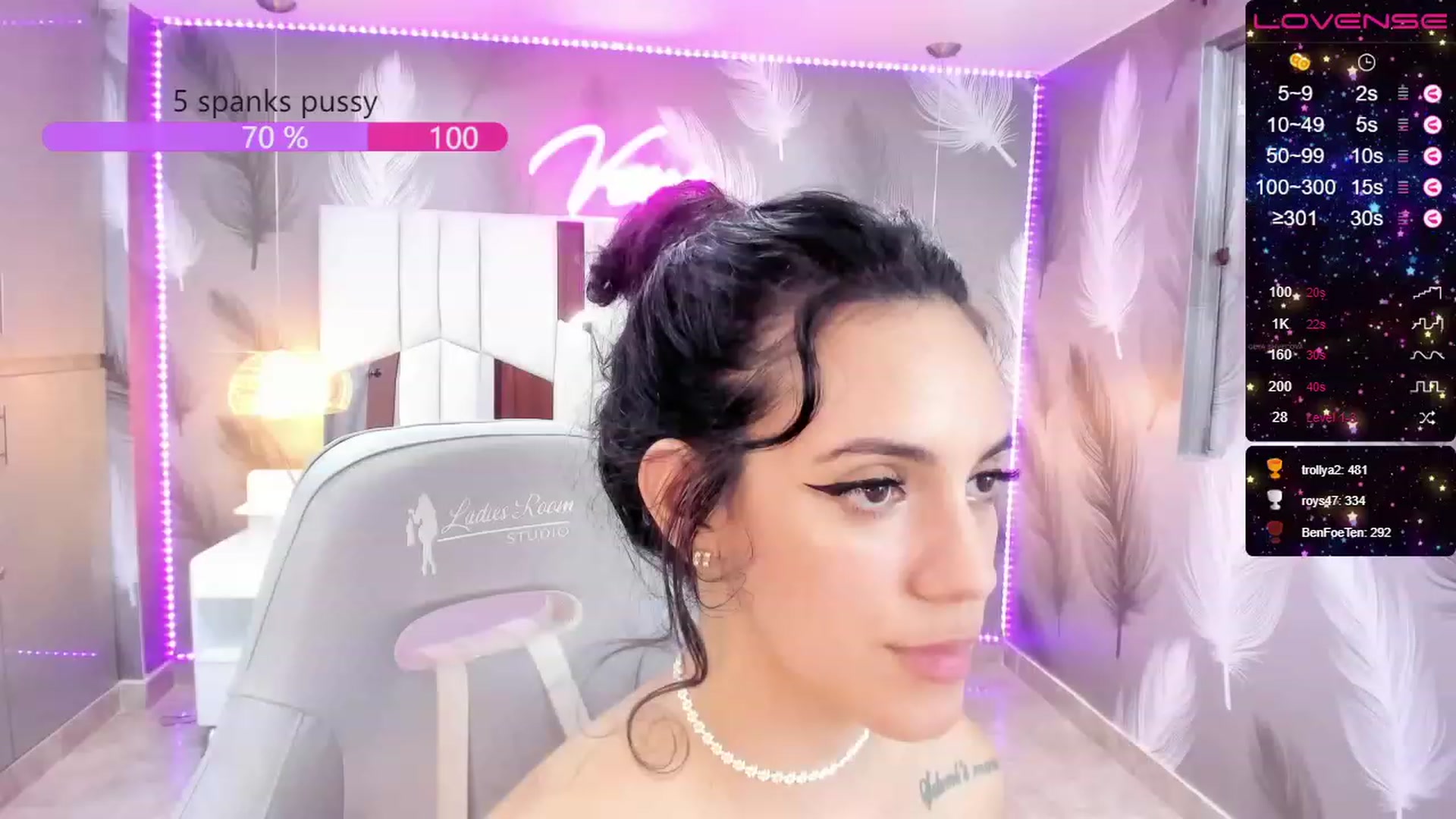 Gallery image thumbnail from SkinnyVeronik's myfreecams stream on, 12/30/2022, 18:23 image 10 of 20